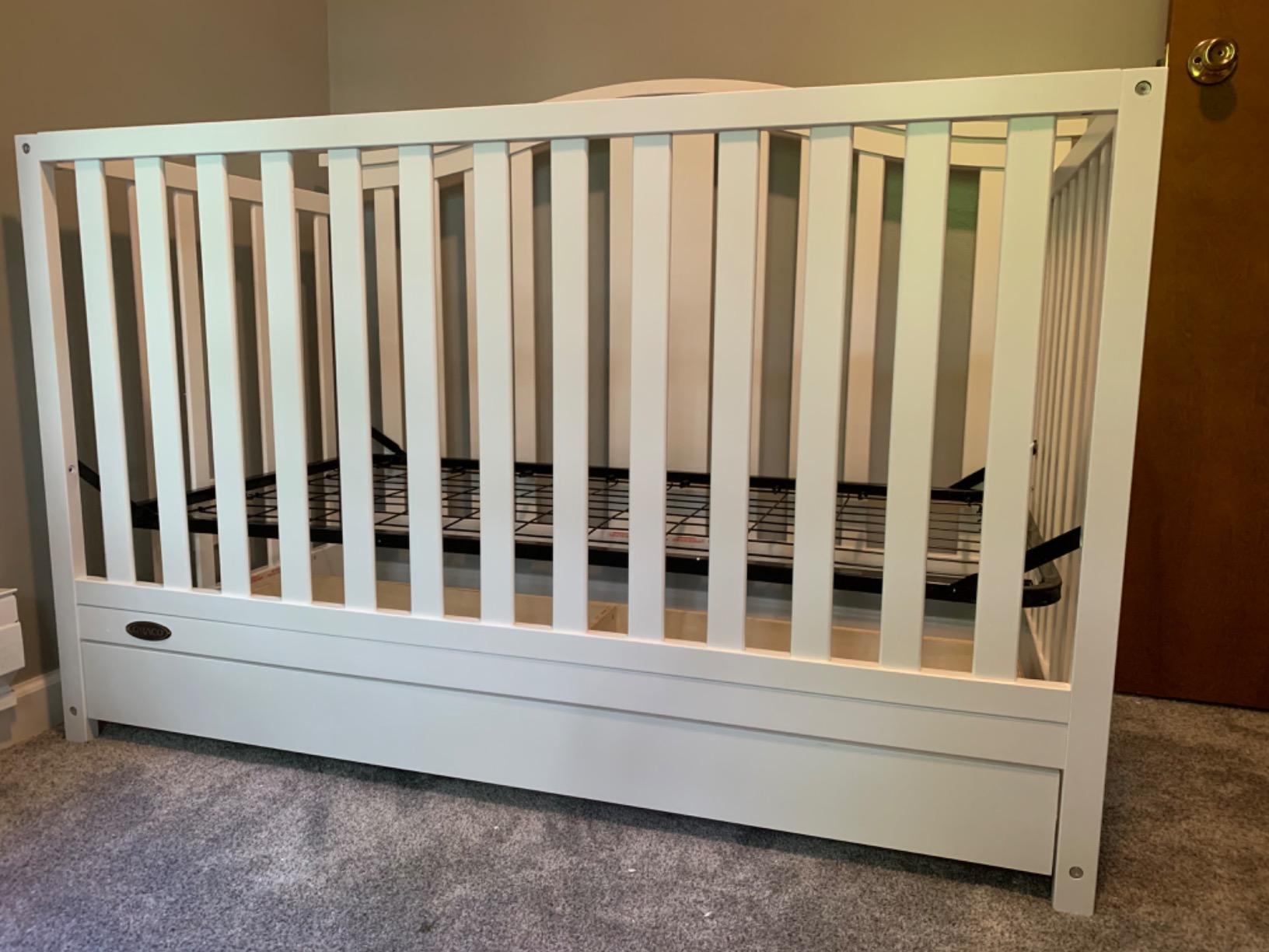 Graco Solano 4-in-1 Convertible Crib with Drawer (Pebble Gray) - GREENGUARD Gold Certified, Includes Full-Size Nursery Storage Drawer customer photo 2