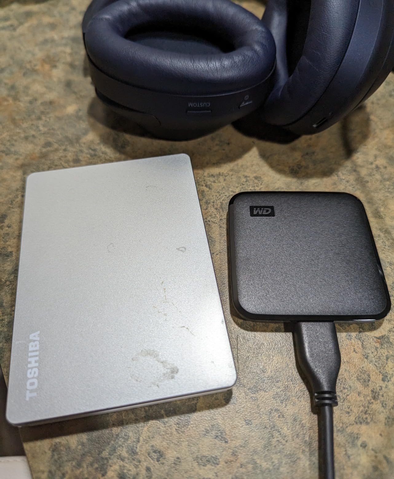 WD 1TB Elements SE - Portable SSD, USB 3.0, Compatible with PC, Mac - WDBAYN0010BBK-WESN customer photo 2