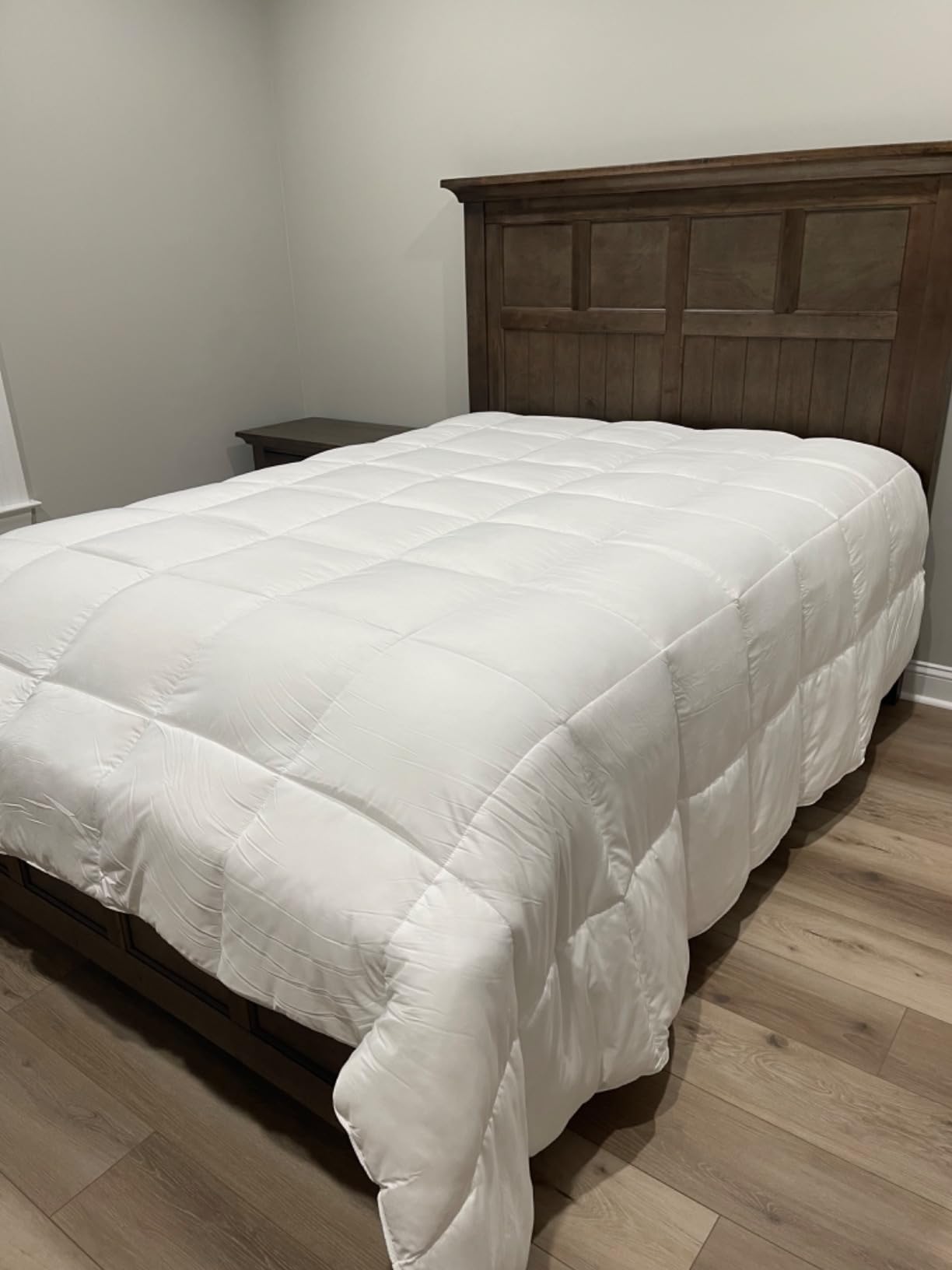 Serta Down Illusion All Season Hypoallergenic Down Alternative Comforter with Corner Loops, King/Cal King, White customer photo 1