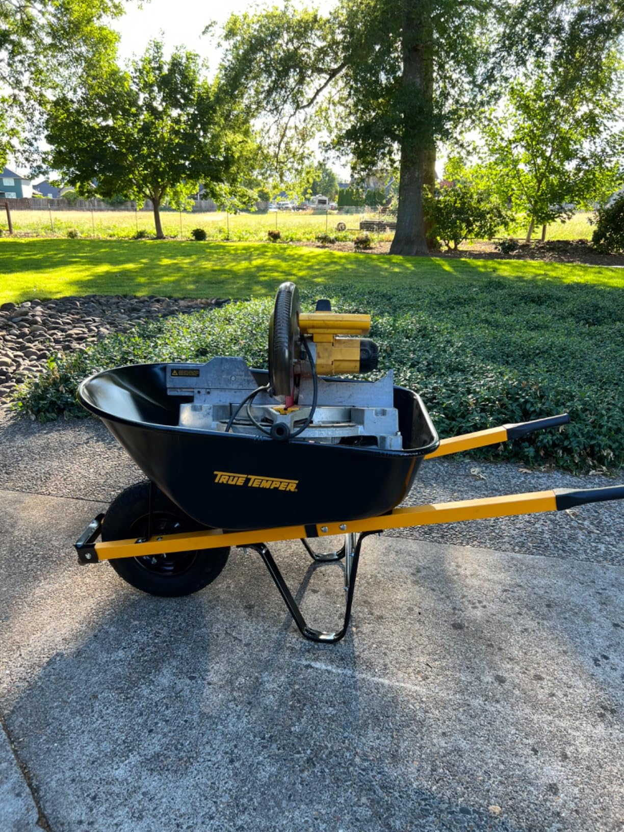 True Temper R6STFFEC 6 Cu. Ft Steel Tray Wheelbarrow with Never Flat Tire & Steel Handles customer photo 1