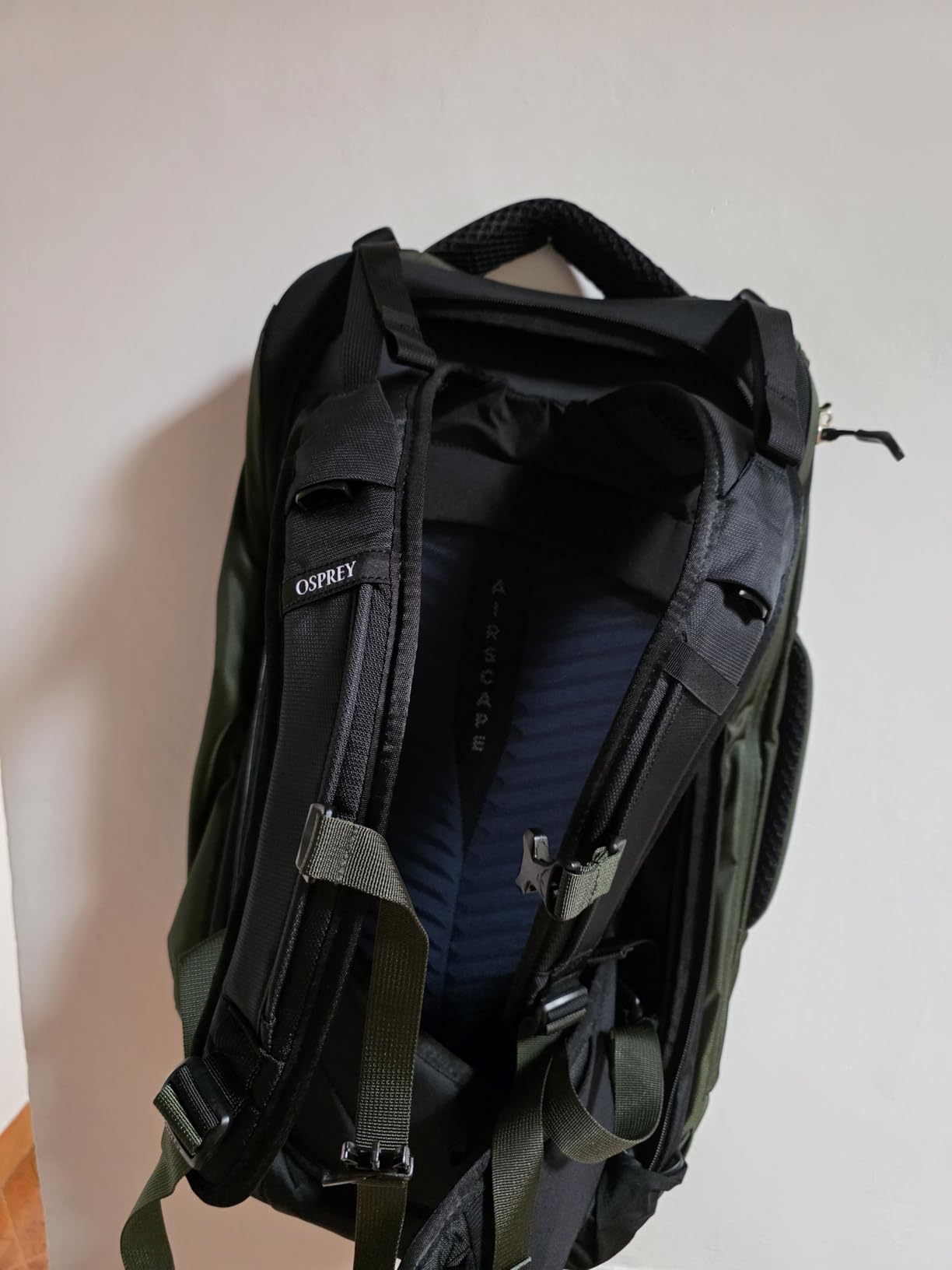 Osprey Farpoint 40L Men's Travel Backpack, Gopher Green customer photo 1