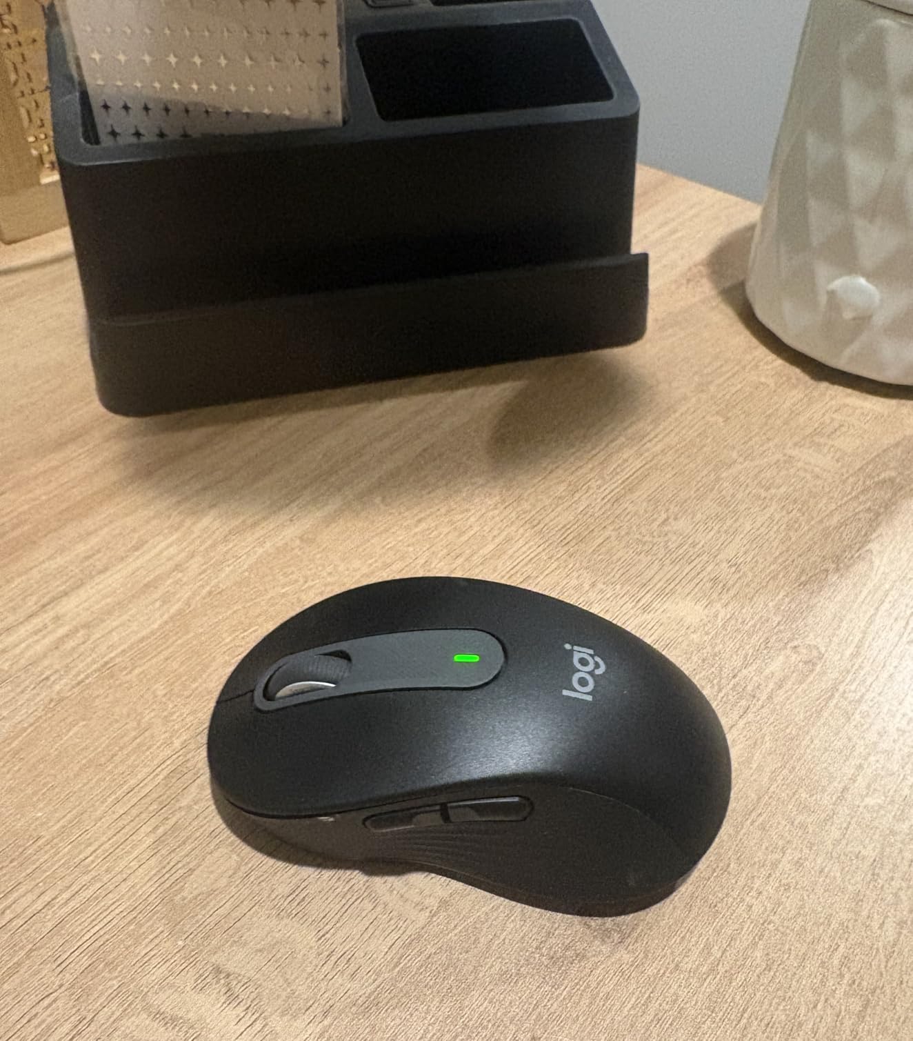 Logitech Signature M650 Wireless Mouse - for Small to Medium Sized Hands, 2-Year Battery, Silent Clicks, Customizable Side Buttons, Bluetooth, for PC/Mac/Multi-Device/Chromebook - Black customer photo 2