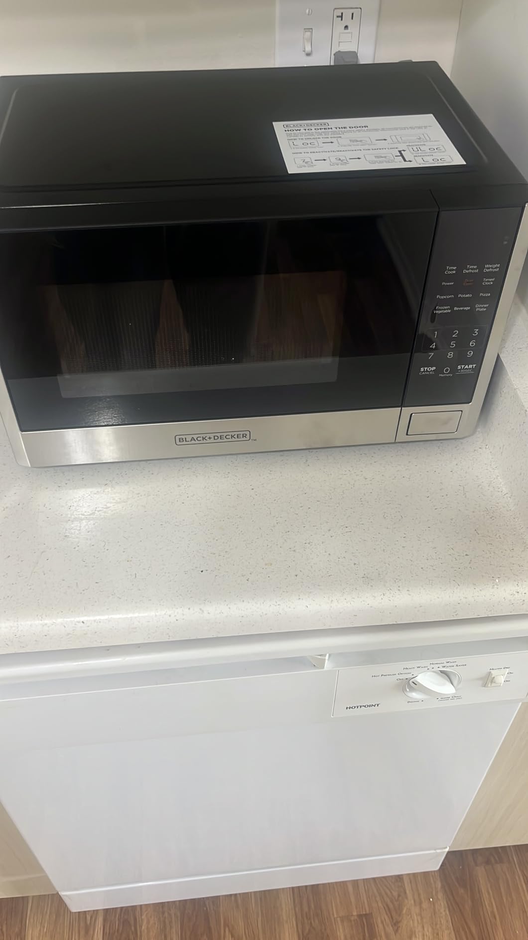 BLACK+DECKER EM044KB19 Over The Range Microwave Oven with One Touch, 1000 Watts, 400 CFM and Auto Cooking, OTR 1.9 Cu.ft customer photo 1