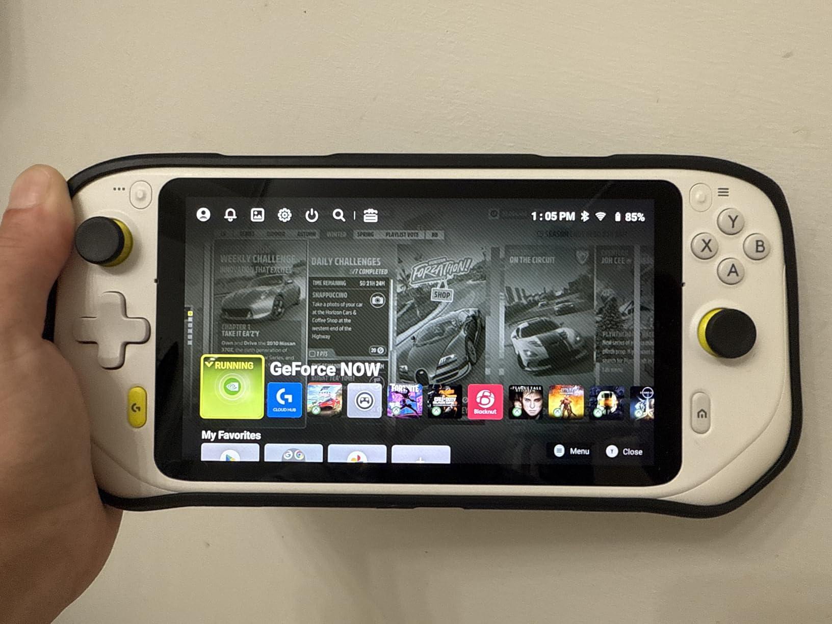 Logitech G Cloud Gaming Handheld - Portable Gaming Console customer photo 2