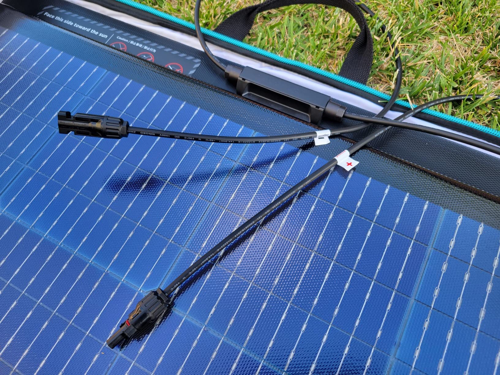EF ECOFLOW 220W Portable Solar Panel, Bifacial Design Up to 25% Conversion Efficiency N-Type Solar Cell, with Adjustable Kickstand, IP68 Waterproof, Foldable Solar Panel for Camping RVing Home Backup customer photo 2