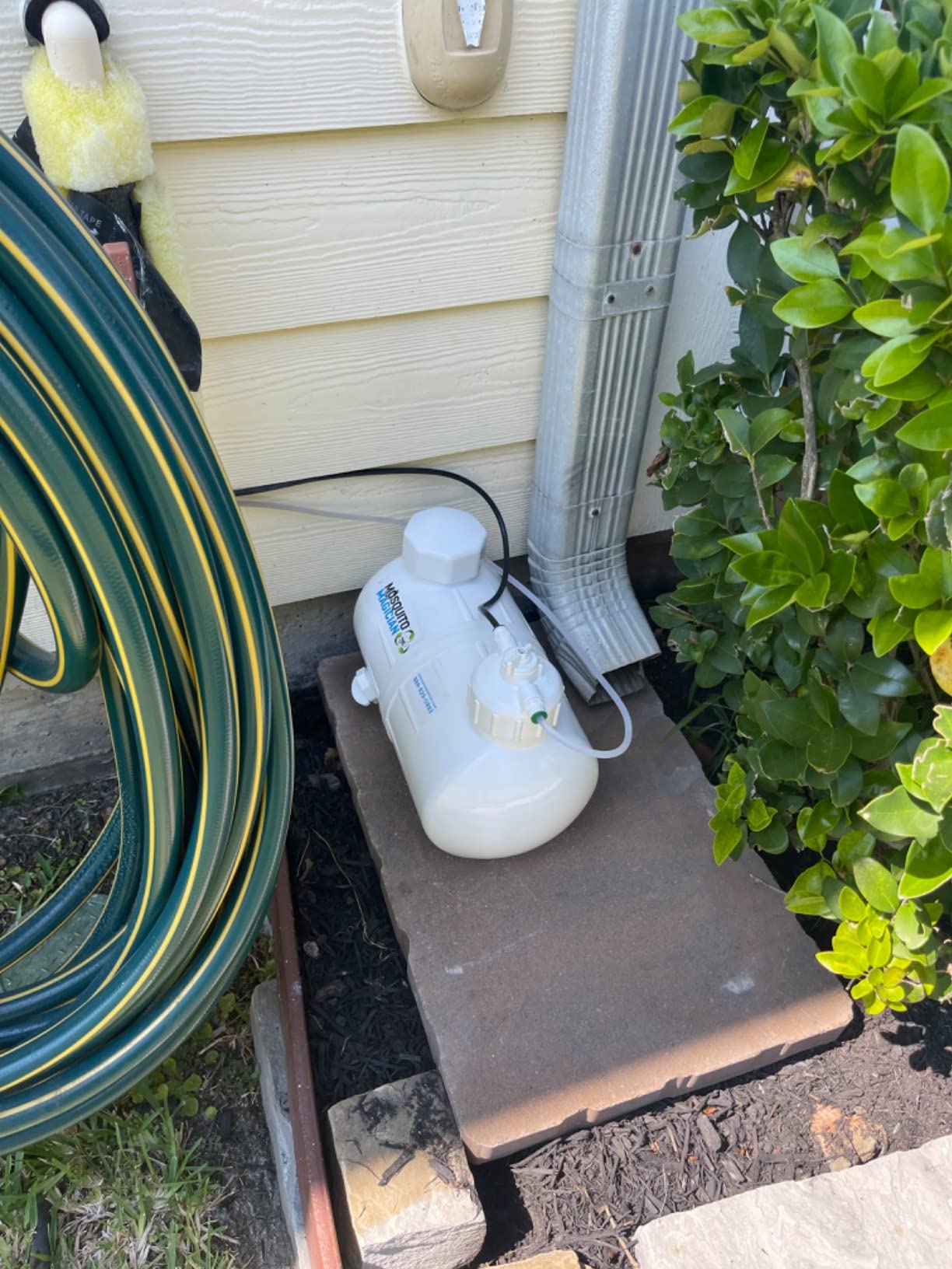 Mosquito Magician Residential System - with 1 Gallon Liquid Concentrate - Kills Mosquitoes, Fleas, and Fire Ants - Automatic & Easy Installation - Wide Area Coverage - Ideal for Small to Medium Yards customer photo 1