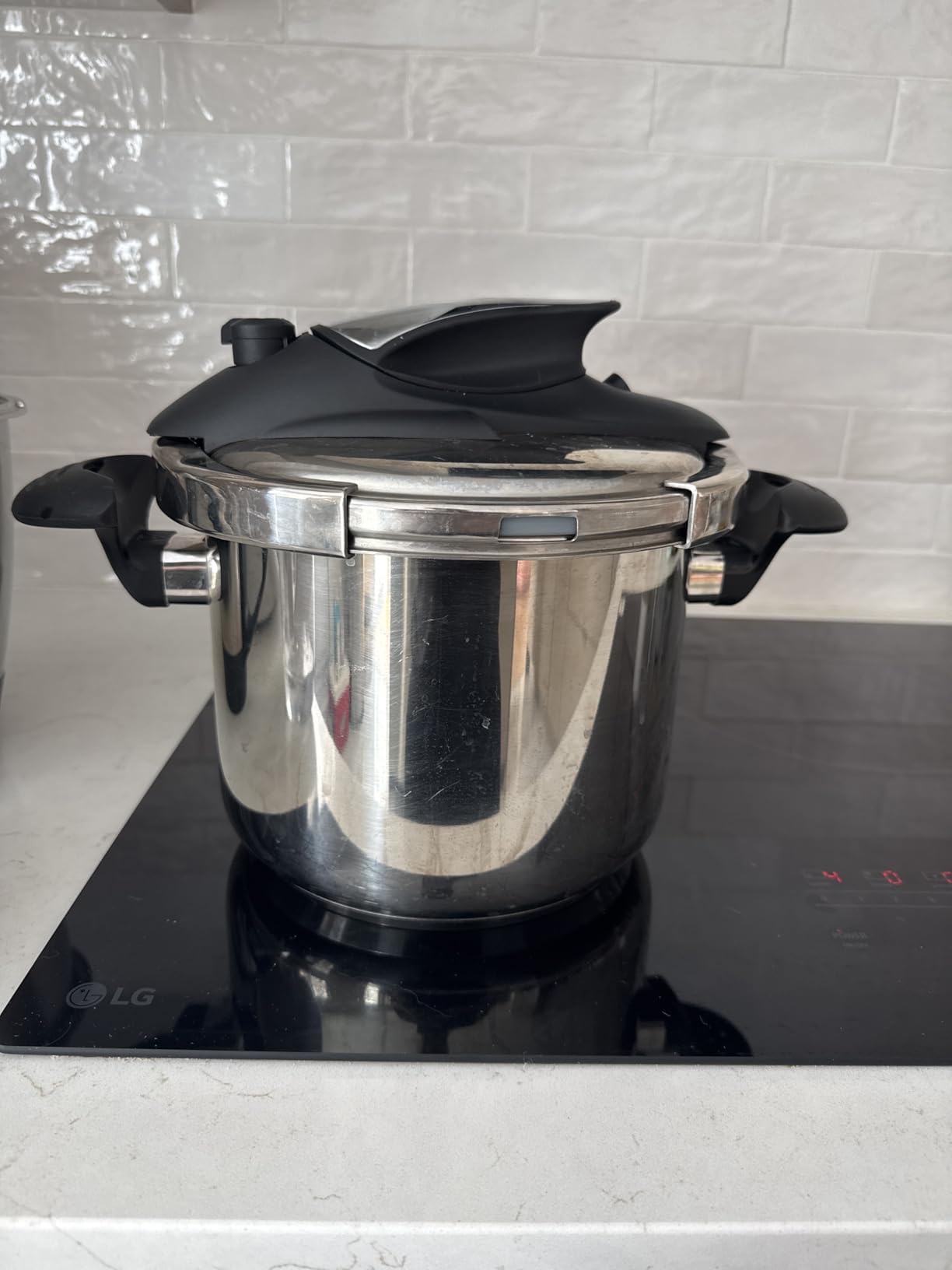 Universal (6.3 Quart / 6 Liter) Stainless Steel Easy Use Pressure Cooker + Extra Glass Lid, Induction Compatible, Pressure Cooker & Multipurpose Pot, 7 servings customer photo 1