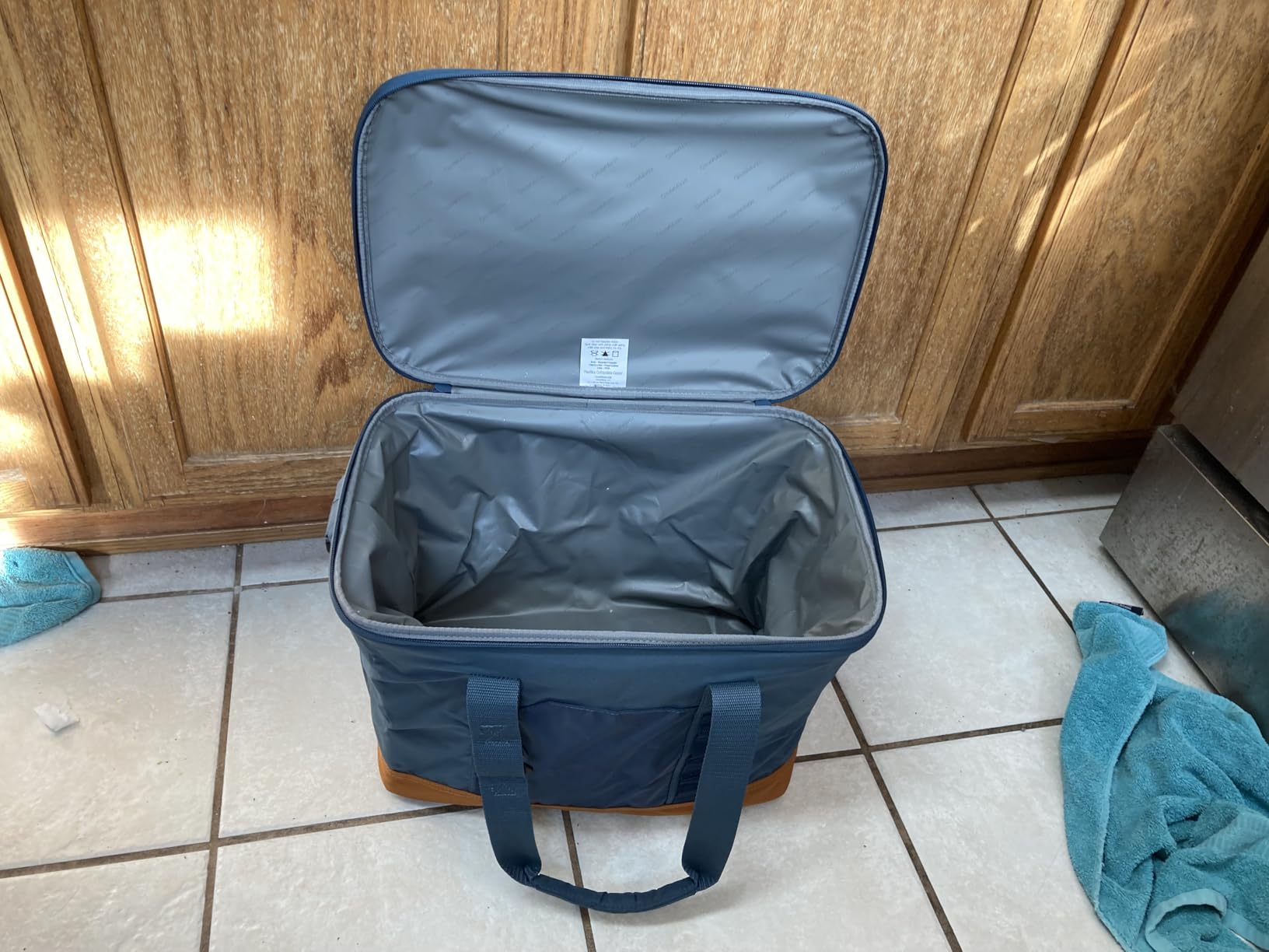 CleverMade Pacifica Collapsible Cooler Bag - Large Portable Cooler Bag for Travel, Foldable Insulated Cooler for Beach, Picnic & Tailgating, Holds Up to 50 Cans, Leakproof Soft Carry Cooler customer photo 2