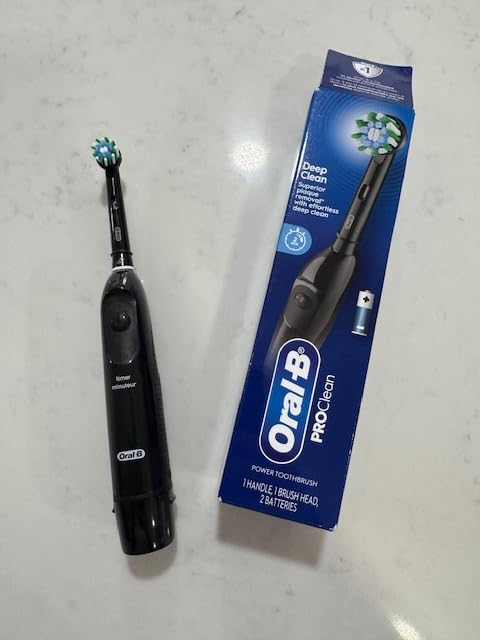 Oral-B Pro 100 CrossAction, Battery Powered Toothbrush, Black customer photo 2