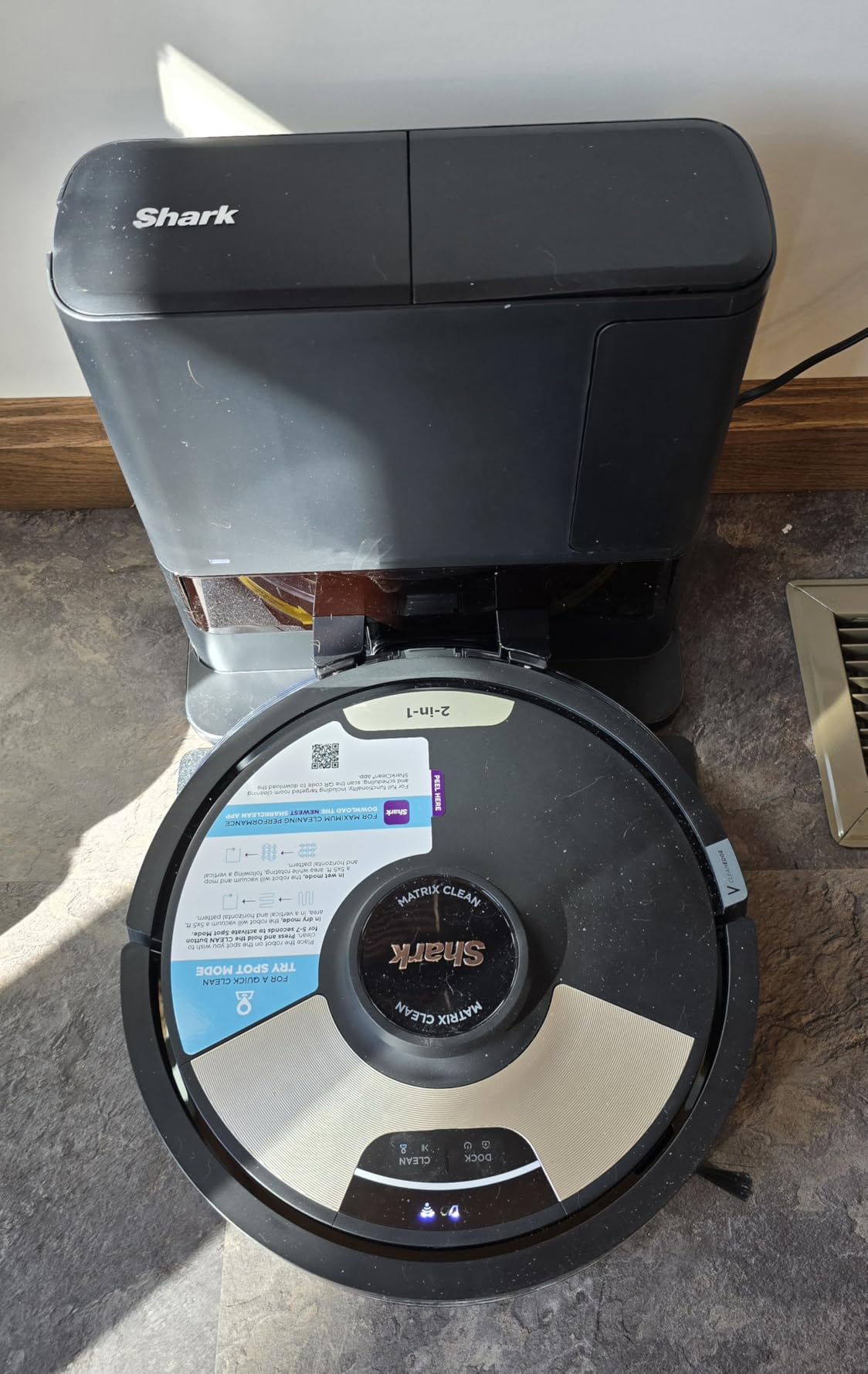 Shark Matrix Plus 2-in-1 Robot Vacuum & Mop for Carpets & Hard Floors, Sonic Mopping & Powerful Suction for Pet Hair, Self-Empty Base, 60-Day Capacity, HEPA, LiDAR Nav, Black/Gold, AV2610WA customer photo 1