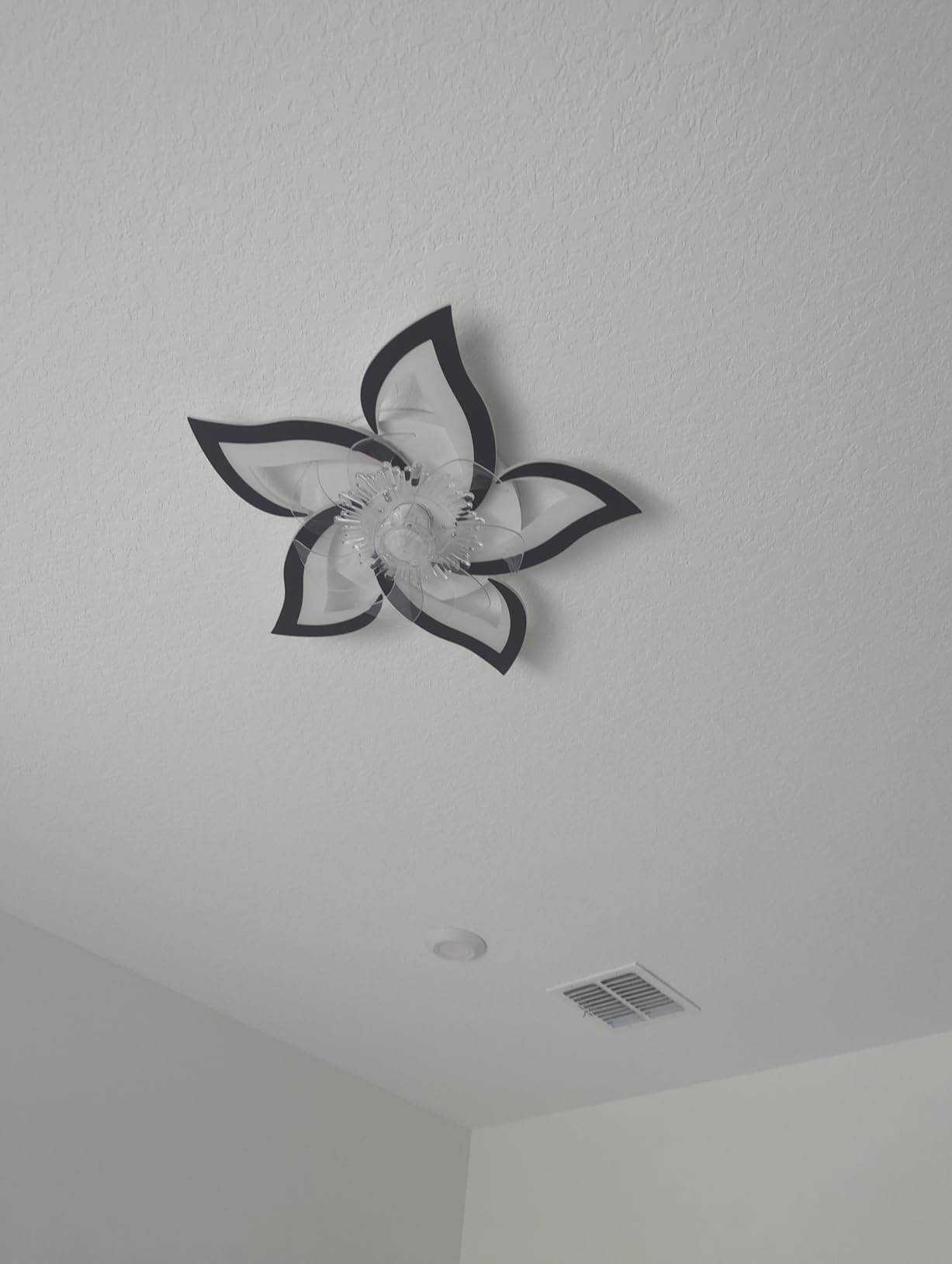 Bevenus Low Profile Ceiling Fan with Lights,110v Modern Dimmable Flower Shape, Remote Control/app Control,Timing 6 Gear Speeds Fan Ceiling Lamp. customer photo 2
