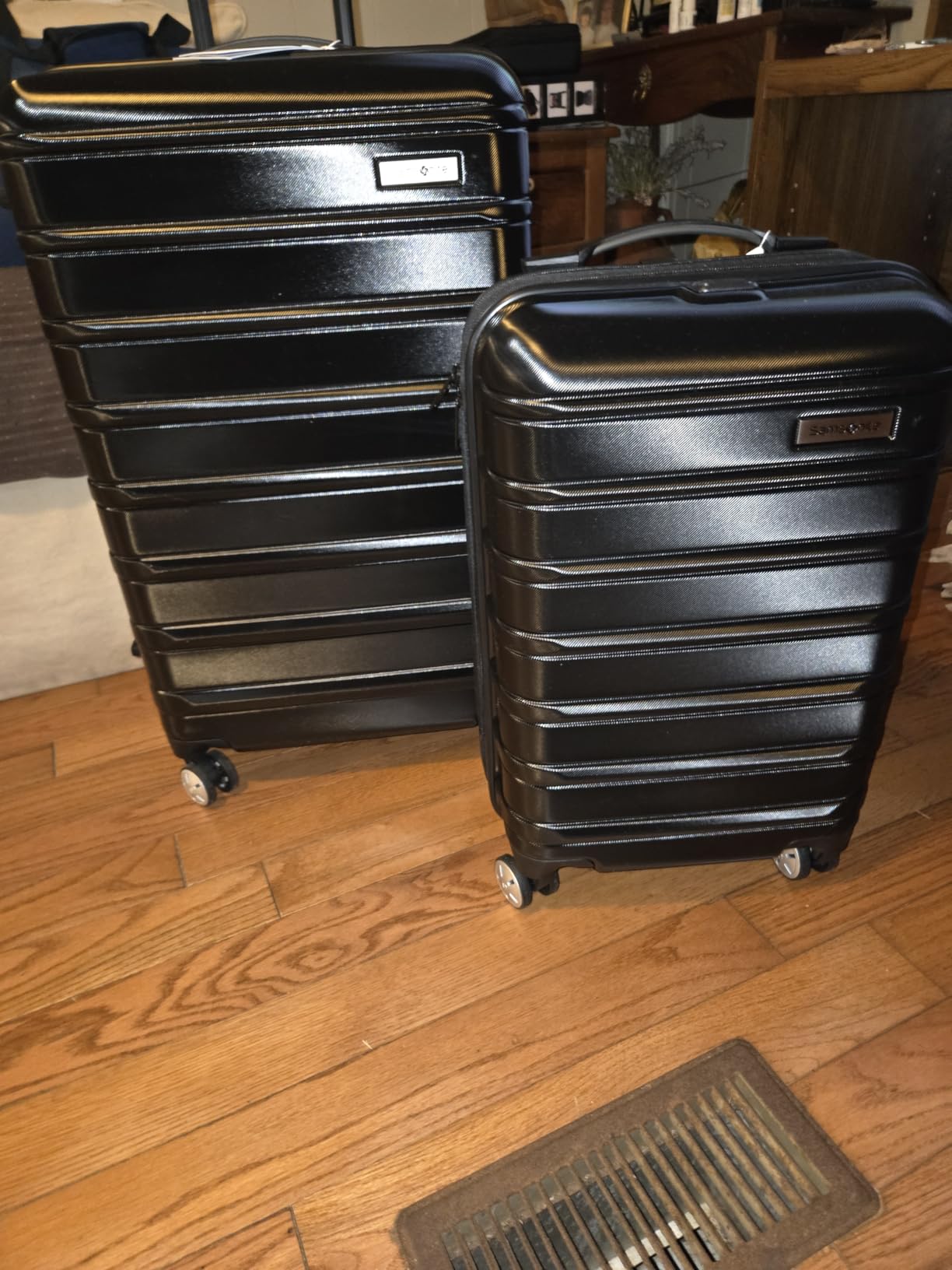 Samsonite Omni 2 Hardside Expandable Luggage with Spinner Wheels, 2-Piece Set (19/24), SOLID CHARCOAL customer photo 1