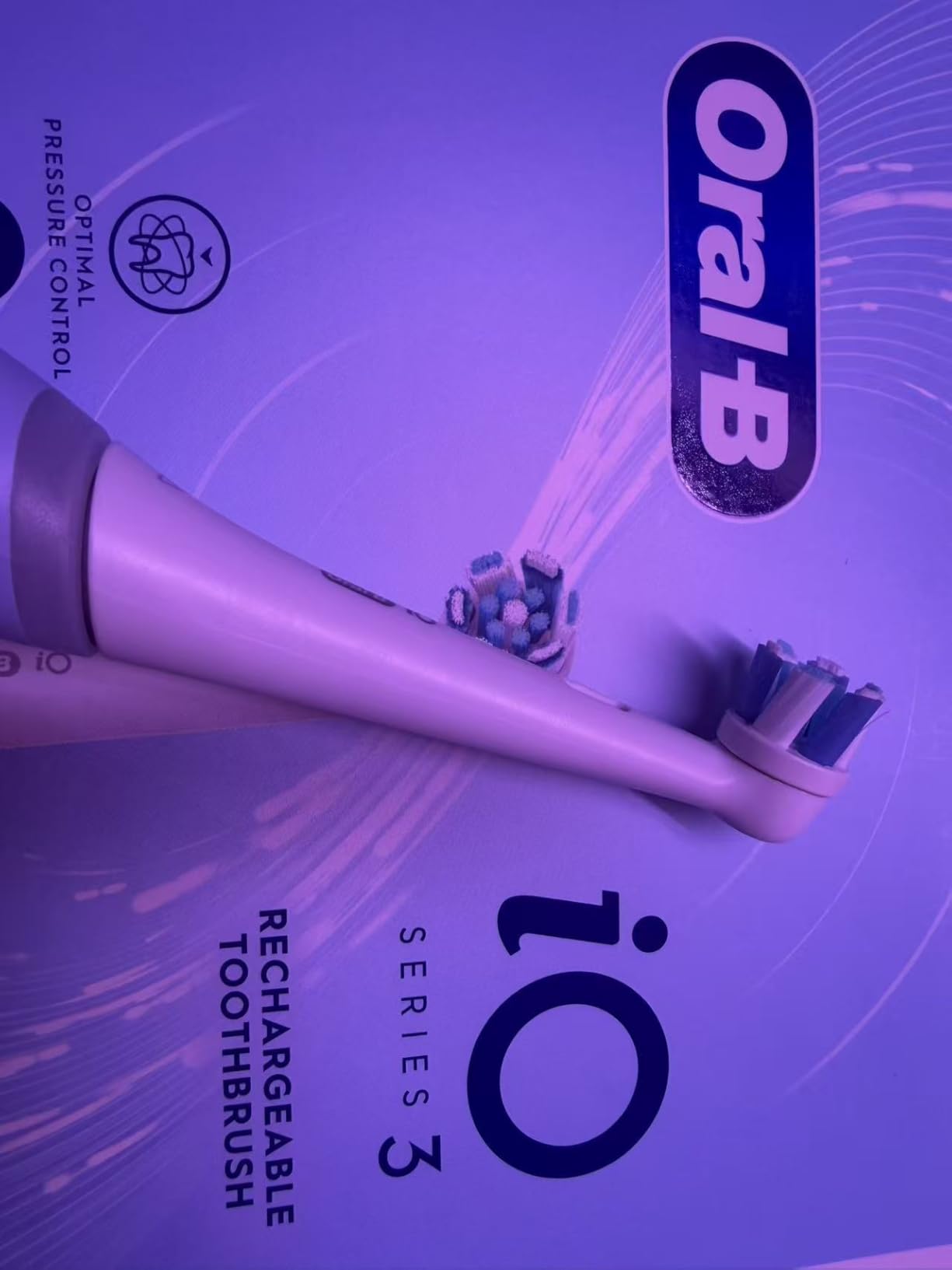 Oral-B Rechargeable Electric Toothbrush, iO3 Clean & Protect, 3 Cleaning Modes, Visual Pressure Sensor to Protect Gum, Black customer photo 1