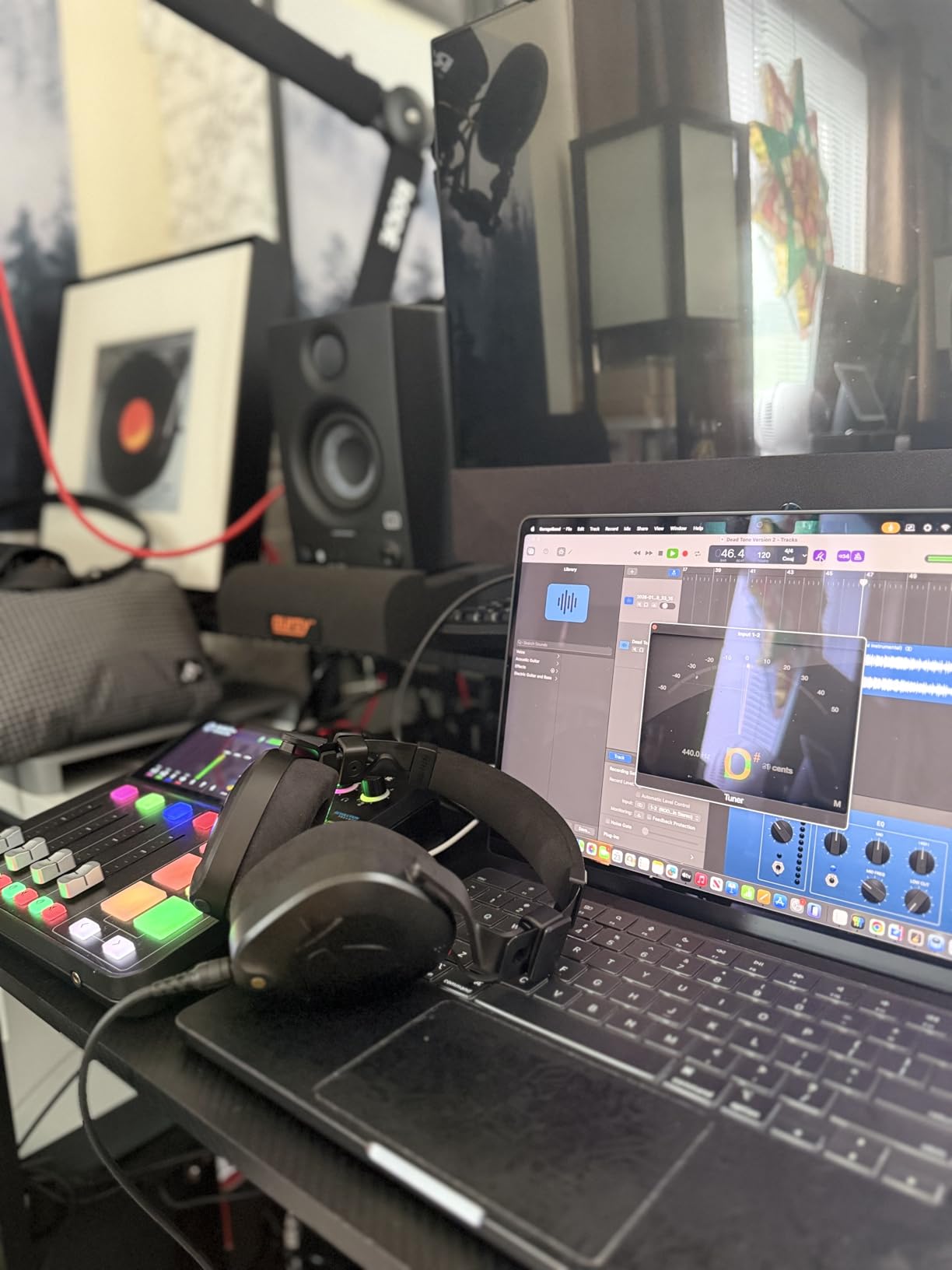 Rode RODECaster Duo Compact All-in-One Audio Production Solution for Podcasting, Streaming, Music Production and Content Creation customer photo 2