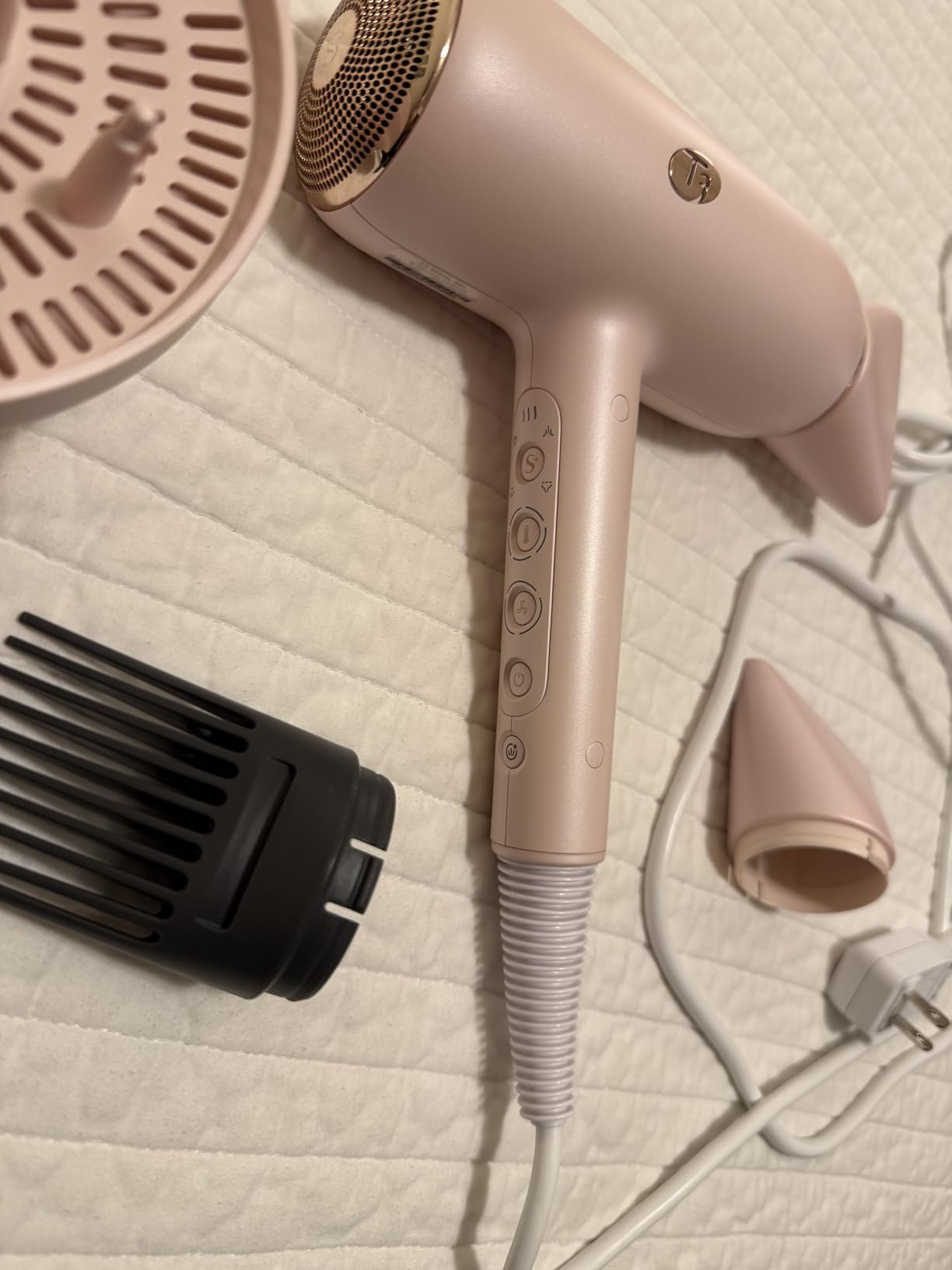 T3 Featherweight StyleMax Professional Ionic Hair Dryer with Custom Heat Automation & 4 Attachments customer photo 1