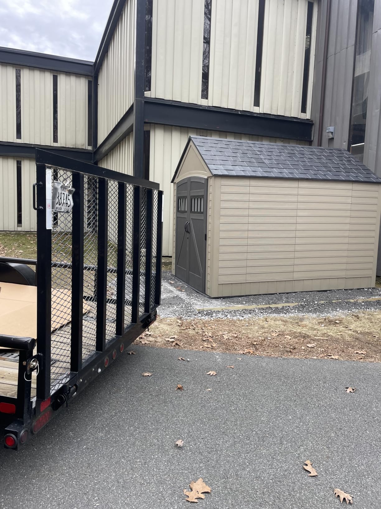Rubbermaid Extra Large Resin Outdoor Storage Shed With Floor (7 x 10 Ft.), Weather Resistant, Gray customer photo 1