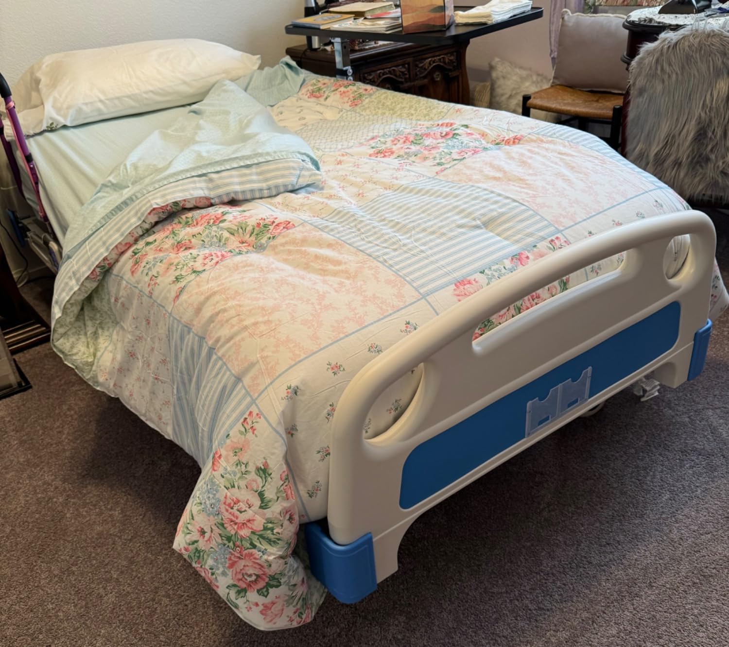 Hospital Bed Electric 3 Function, 5-Inch Locking Casters for Home Hospital Use, 530LBS Loading, with Remote Control, IV Pole, Mattress, Dining Table, Includes Sheets (2X) customer photo 1