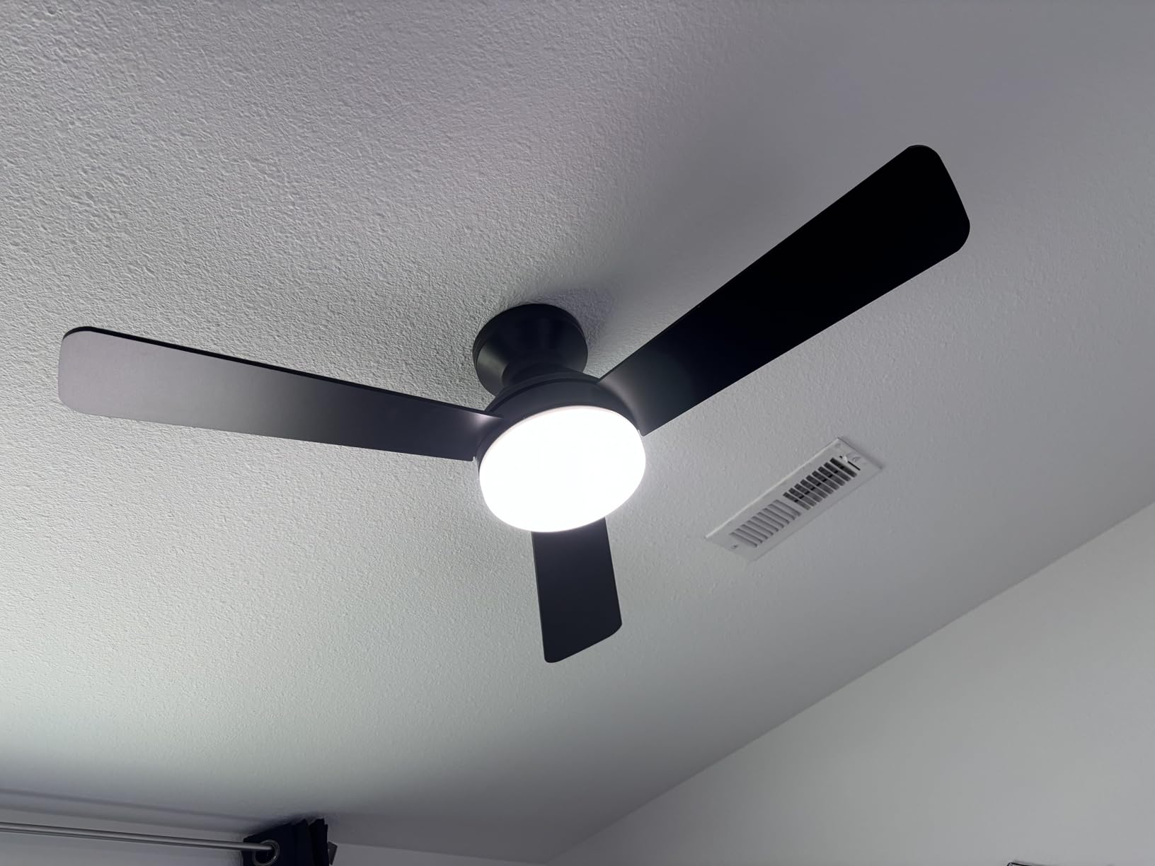 Amico Ceiling Fans with Lights, 42 inch Low Profile Ceiling Fan with Light and Remote Control, Flush Mount, Reversible, 3CCT, Dimmable, Noiseless, White Ceiling Fan for Bedroom, Indoor/Outdoor Use customer photo 2