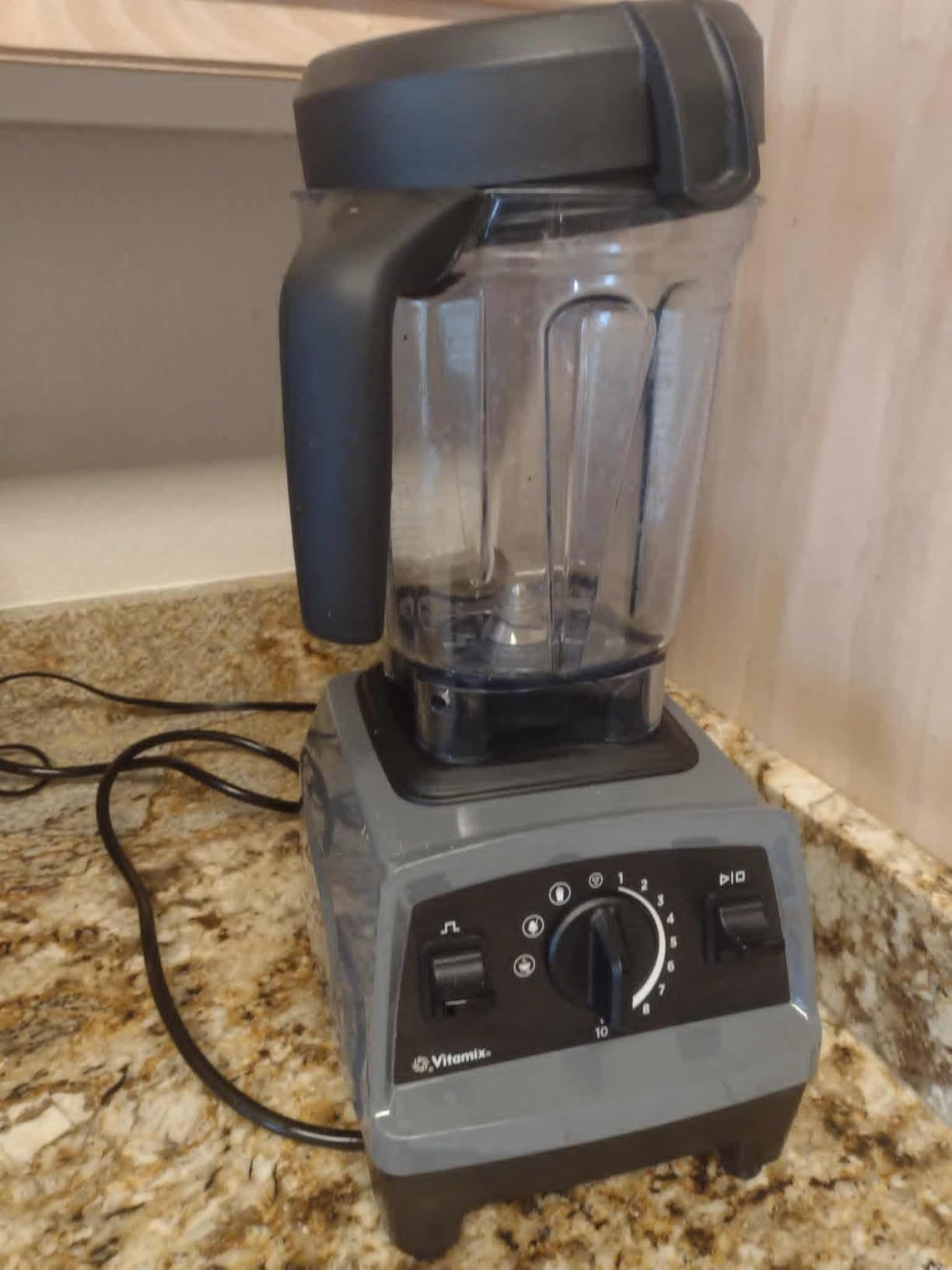 Vitamix Explorian with Programs, Three Blending Programs, Professional-Grade Blender for Smoothies and More, Self-Cleaning Kitchen Appliance, 64 Oz Container, Black (Renewed Premium) customer photo 2