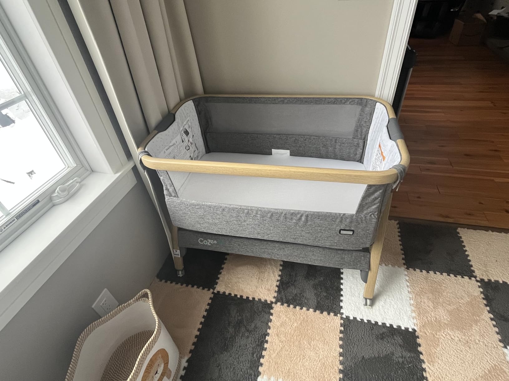 Tutti Bambini CoZee Air Baby Bassinet & Bedside Sleeper - Rocking Bassinet for Baby, Fast-Folding with Travel Bag, Deluxe Airflow Mattress & 6 Mattress Heights, 0-6 Months (Walnut & Ecru) customer photo 1