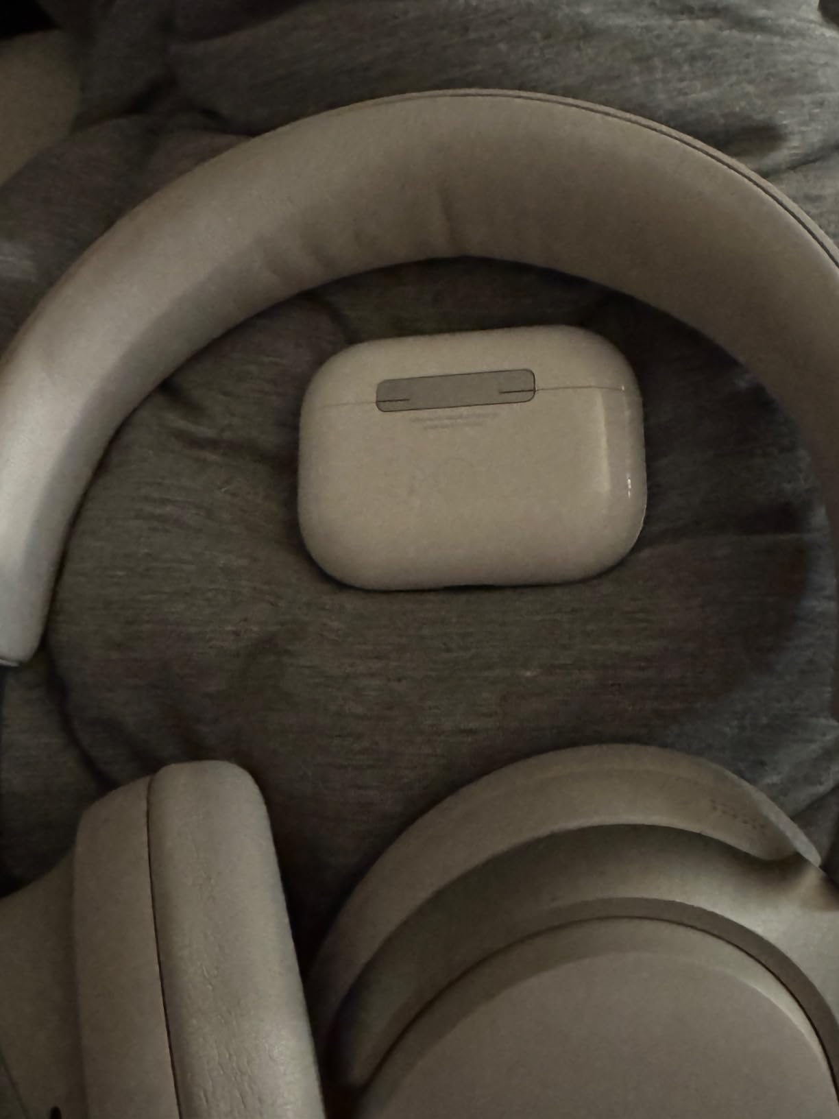 QuietComfort Ultra Bluetooth Headphones, Wireless Headphones with Spatial Audio, Over Ear Noise Cancelling with Mic, Up to 24 Hours of Playtime, White Smoke customer photo 1
