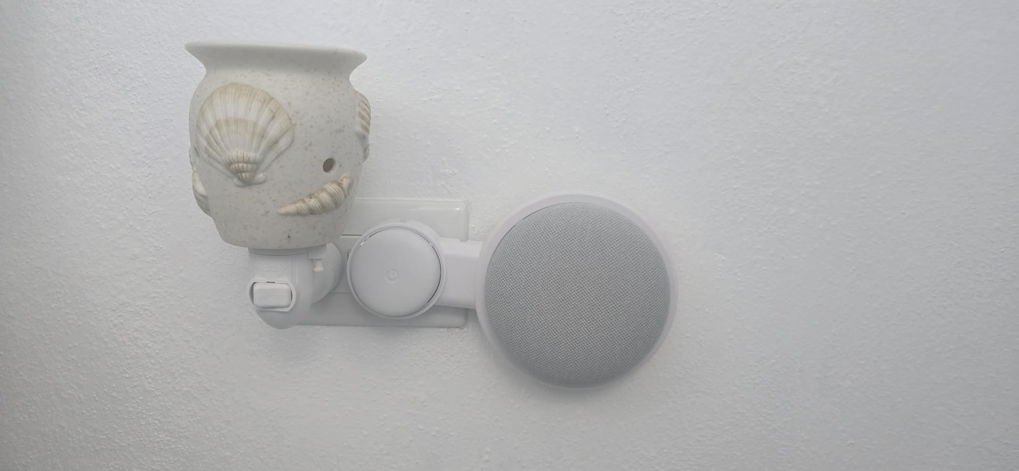 Nest Mini 2nd Generation Smart Speaker with Google Assistant - Charcoal customer photo 2