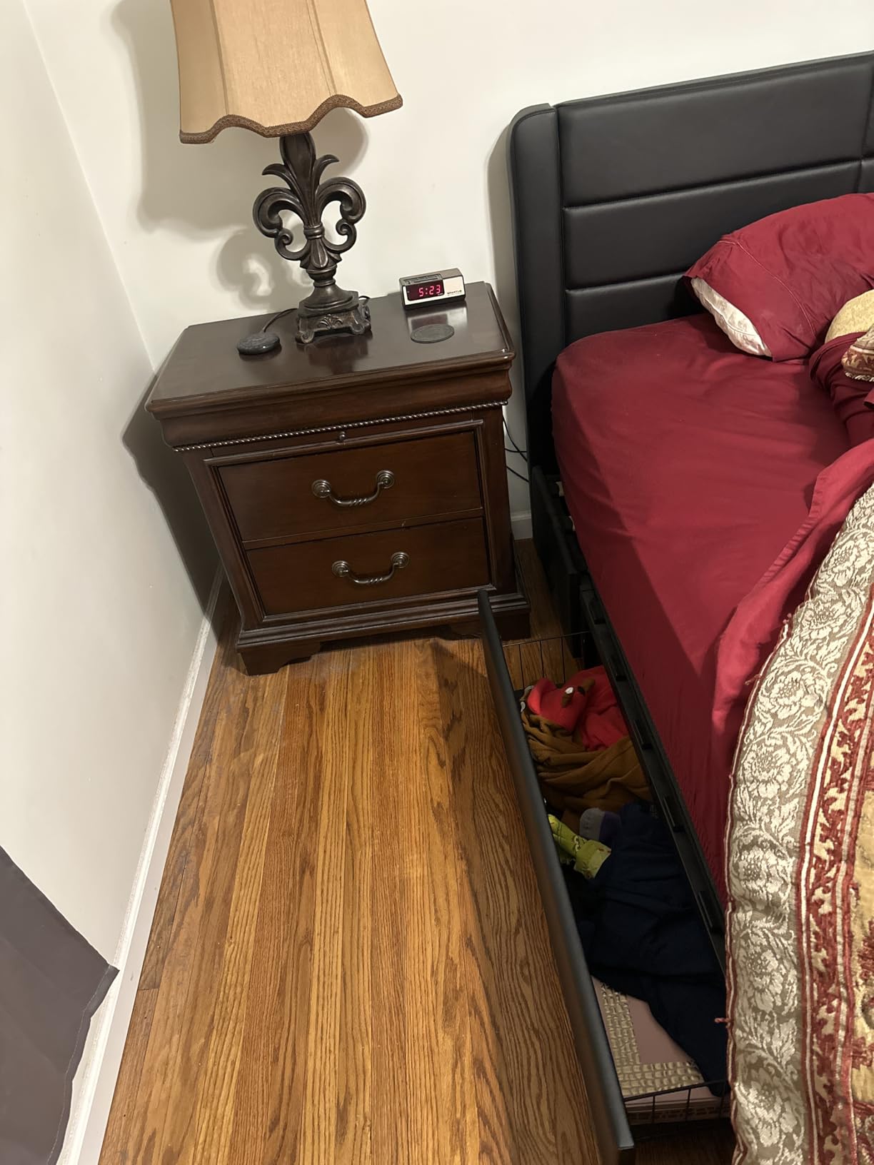 Yaheetech Queen Bed Frame with 2 USB Charging Stations/Port for Type A&Type C/3 Storage Drawers, Leather Upholstered Platform Bed with Headboard/Solid Wood Slat Support/No Box Spring Needed/Amber Brown customer photo 2