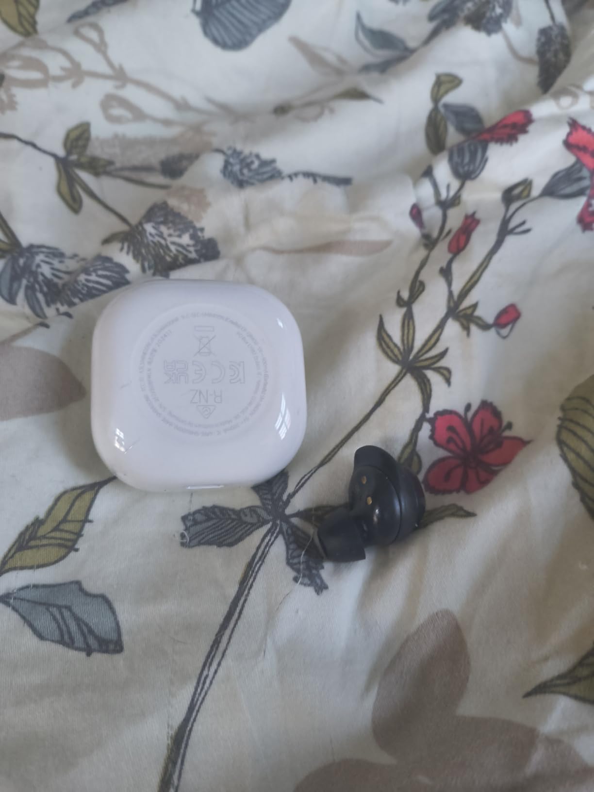 Samsung Galaxy Buds Fan Edition (FE) SM-R400, Active Noise-Cancelling, Wireless Bluetooth v5.2 Earbuds, Android 8.0 and Up - (Graphite) customer photo 1