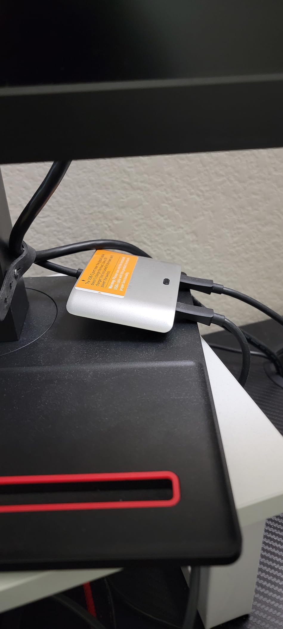 Cable Matters 20Gbps USB C KVM Switch for 2 Computers, Up to 8K@30Hz on Windows, 4K@60Hz on macOS, 140W PD, for Sharing a USB-C/Thunderbolt 4 Monitor or Dock customer photo 1