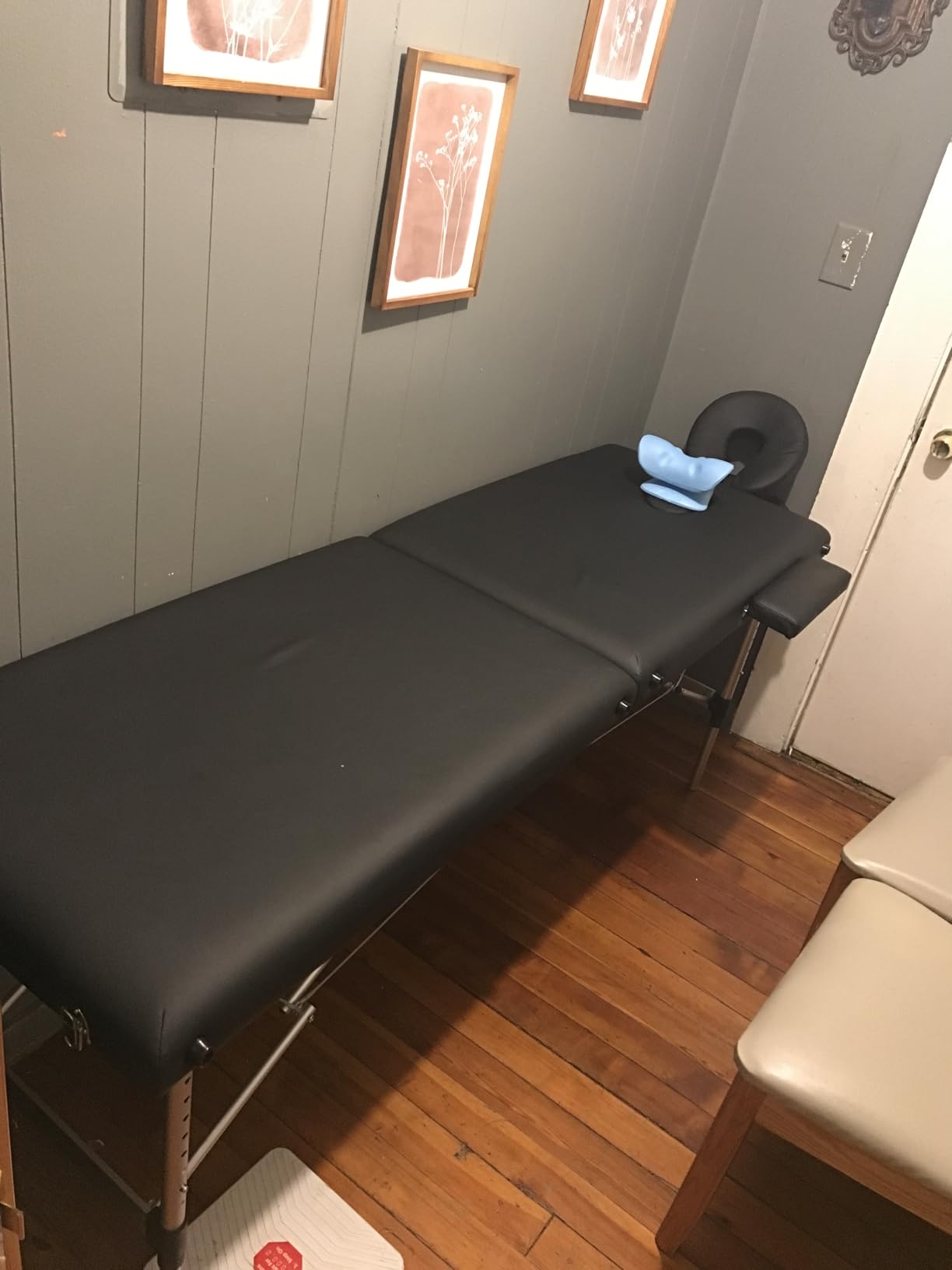 VIRRMO Portable Massage Table with Neck Stretcher, Light Weight 84 in Massage Bed Adjustable Lash Bed Tattoo Table for Eyelash Extensions Beauty Spa (Aluminum, Black) customer photo 2