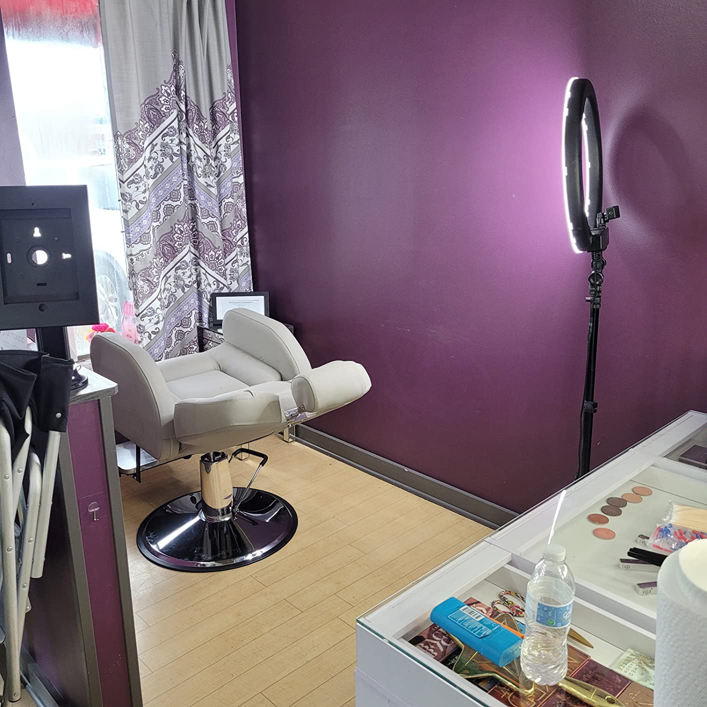 Baasha Vintage Black Reclining Barber Chair, Professional Salon Seat with Thick Padded Cushion and Removable Headrest, Ideal for Braiding and Styling Services customer photo 2