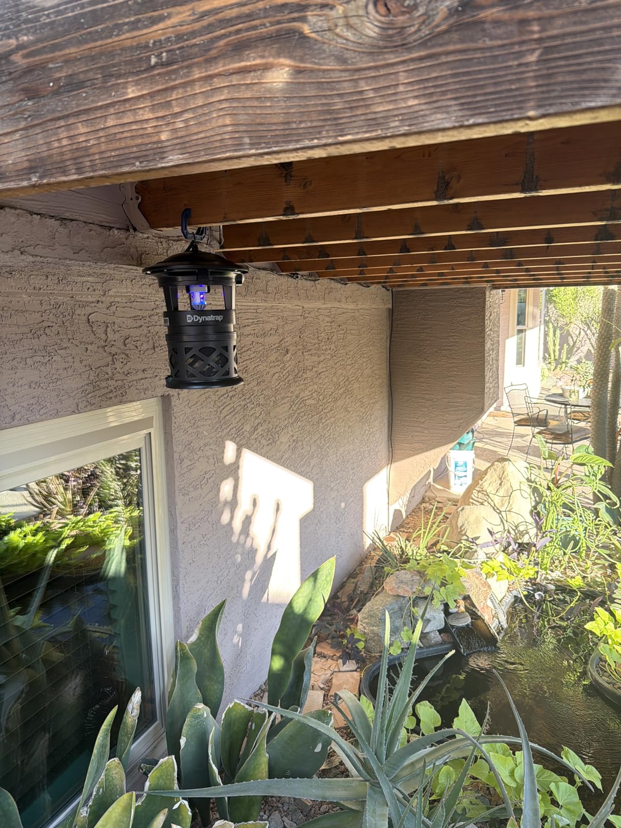 Dynatrap DT1130SR 1/2 Acre Mosquito & Flying Insect Outdoor Trap and Killer - Kills Mosquitoes, Flies, Wasps, Gnats, & Other Flying Insects - Bug Zapper Alternative - Black customer photo 1
