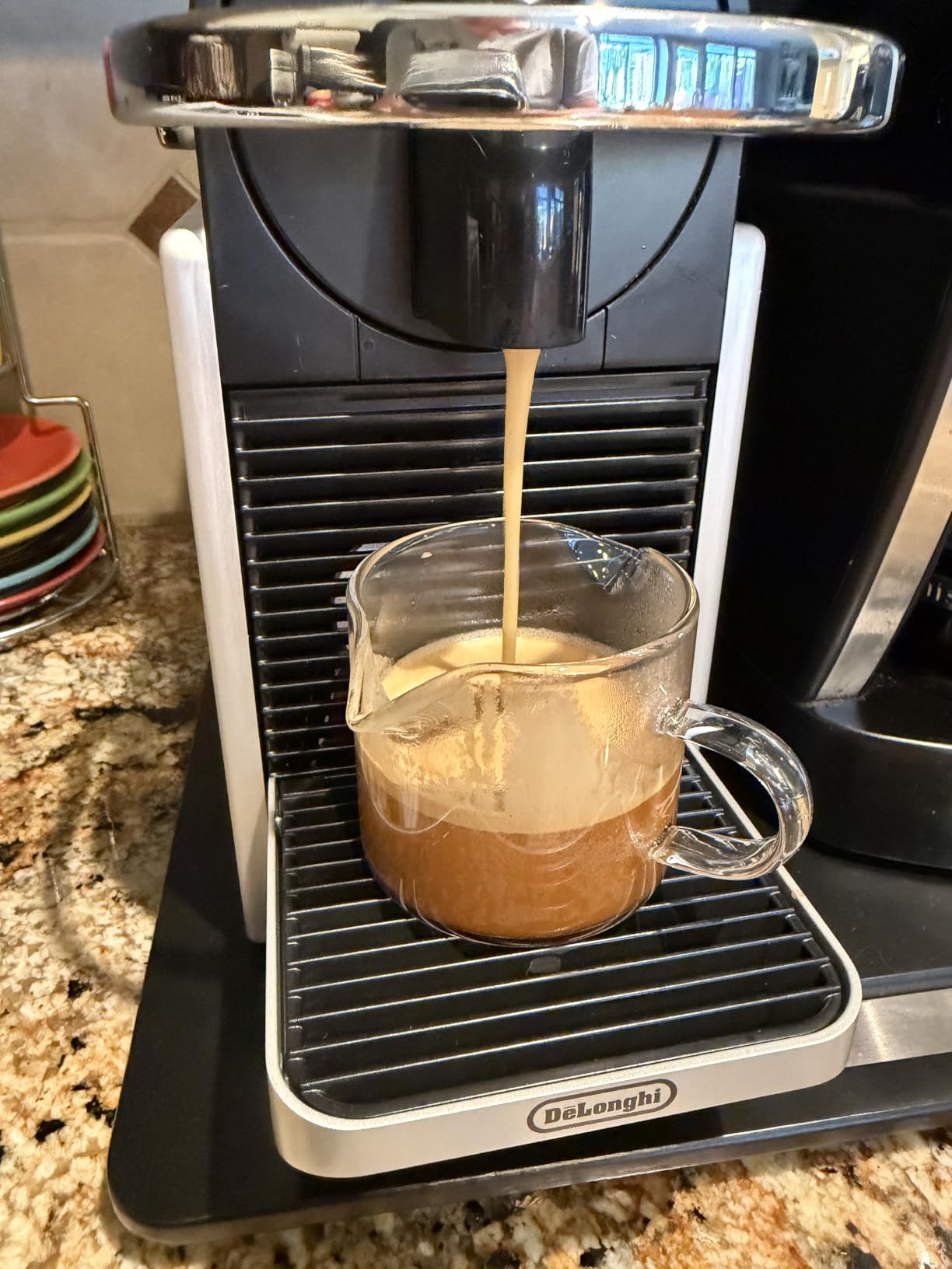 De'Longhi Nespresso Pixie EN127.S, Fully Automatic Coffee Machine, One-Button Coffee Machine with Multi-Function, Welcome Set Included, Compact Design, 19 Bar Pressure, 1260W, Silver customer photo 1