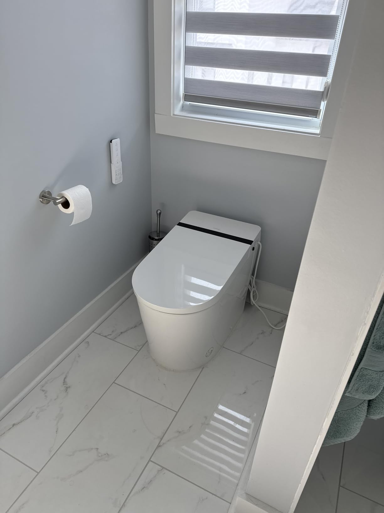 WOODBRIDGE Smart Toilet, Auto Open & Close, Foot Sensor Operation, Auto Flush, Heated Seat, Tankless One Piece Elongated Toilet, T-0099 customer photo 1