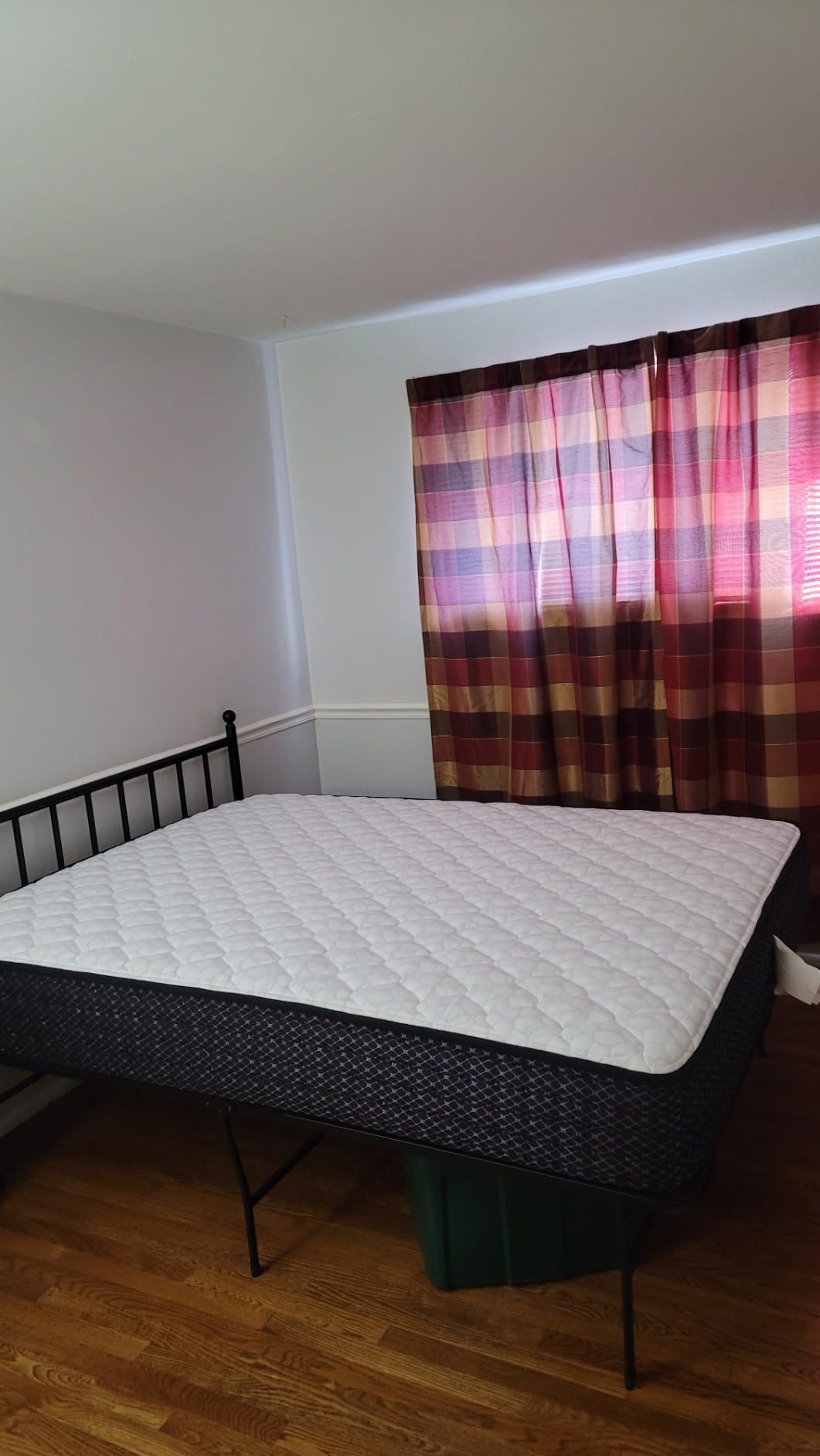 Signature Design by Ashley Queen Firm 12 Inch Hybrid Mattress with Gel Memory Foam and Edge Support for Cool Sleep and Pressure Relief, Queen, Fiberglass-Free, Bed In A Box customer photo 1