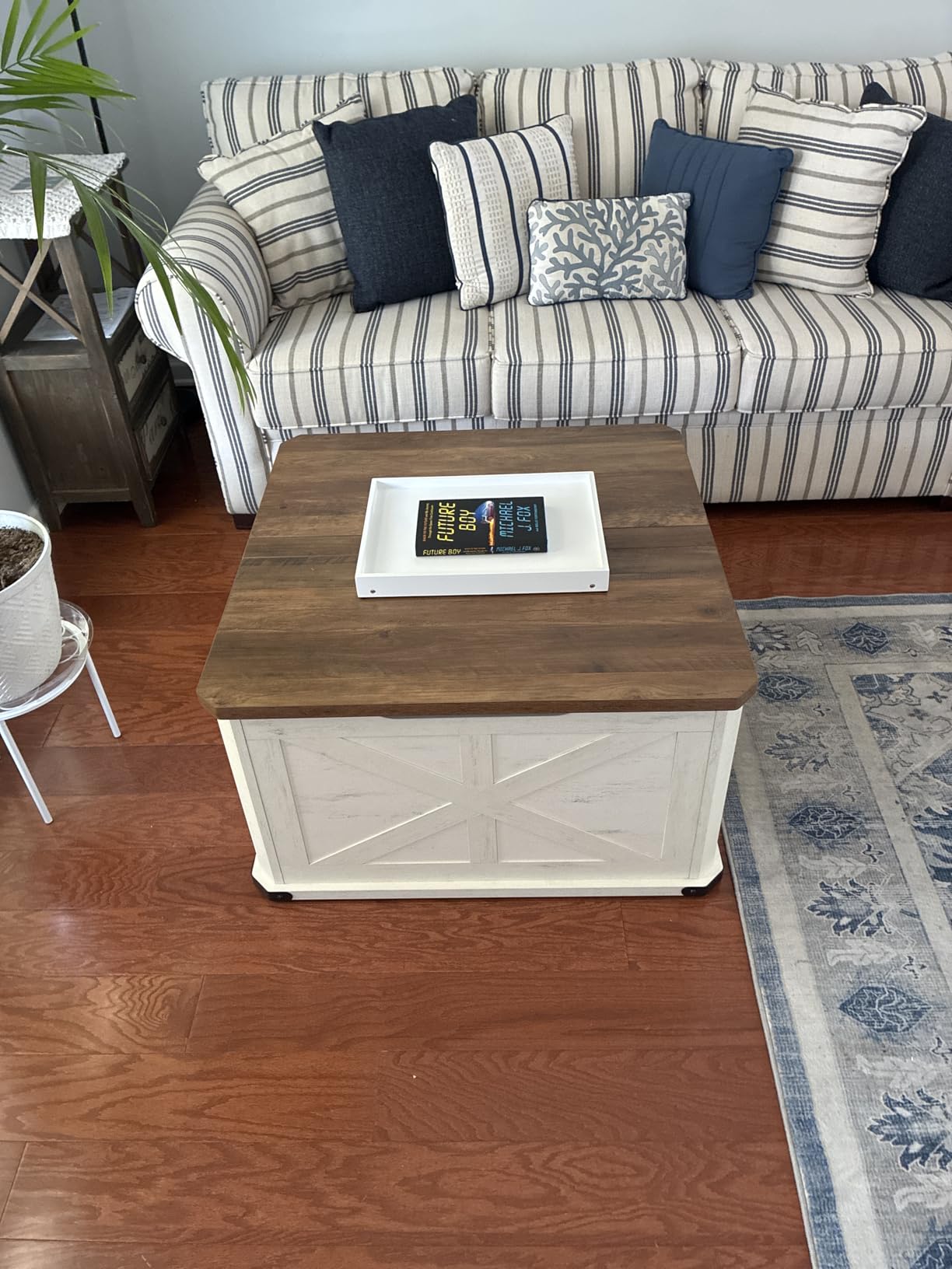 VASAGLE LIRY Collection - Farmhouse Coffee Table with Storage, Square Coffee Table for Living Room, Center Table with Flip-Top Lids, Honey Brown and Rustic White ULCT232W73 customer photo 1