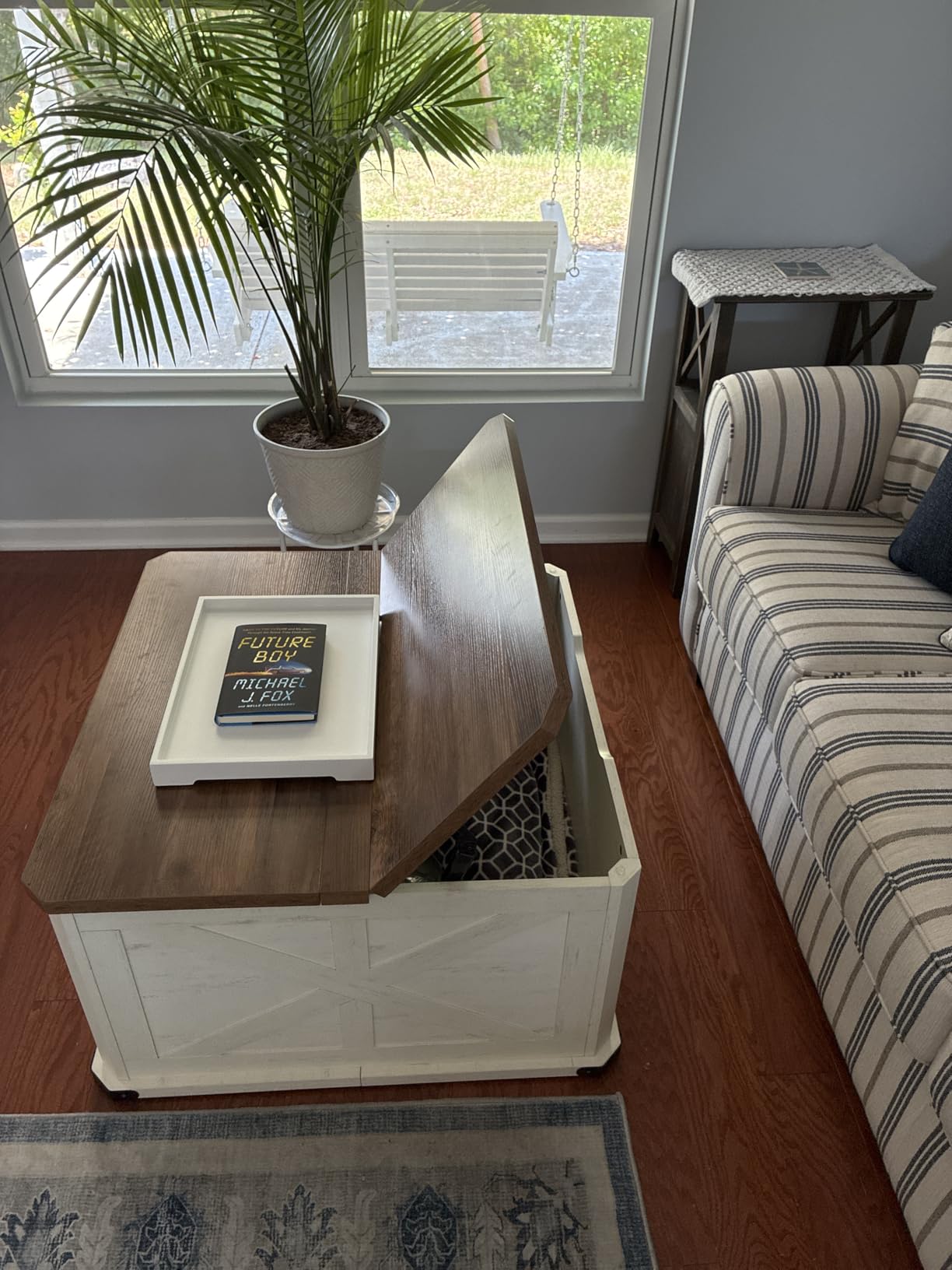VASAGLE LIRY Collection - Farmhouse Coffee Table with Storage, Square Coffee Table for Living Room, Center Table with Flip-Top Lids, Honey Brown and Rustic White ULCT232W73 customer photo 2