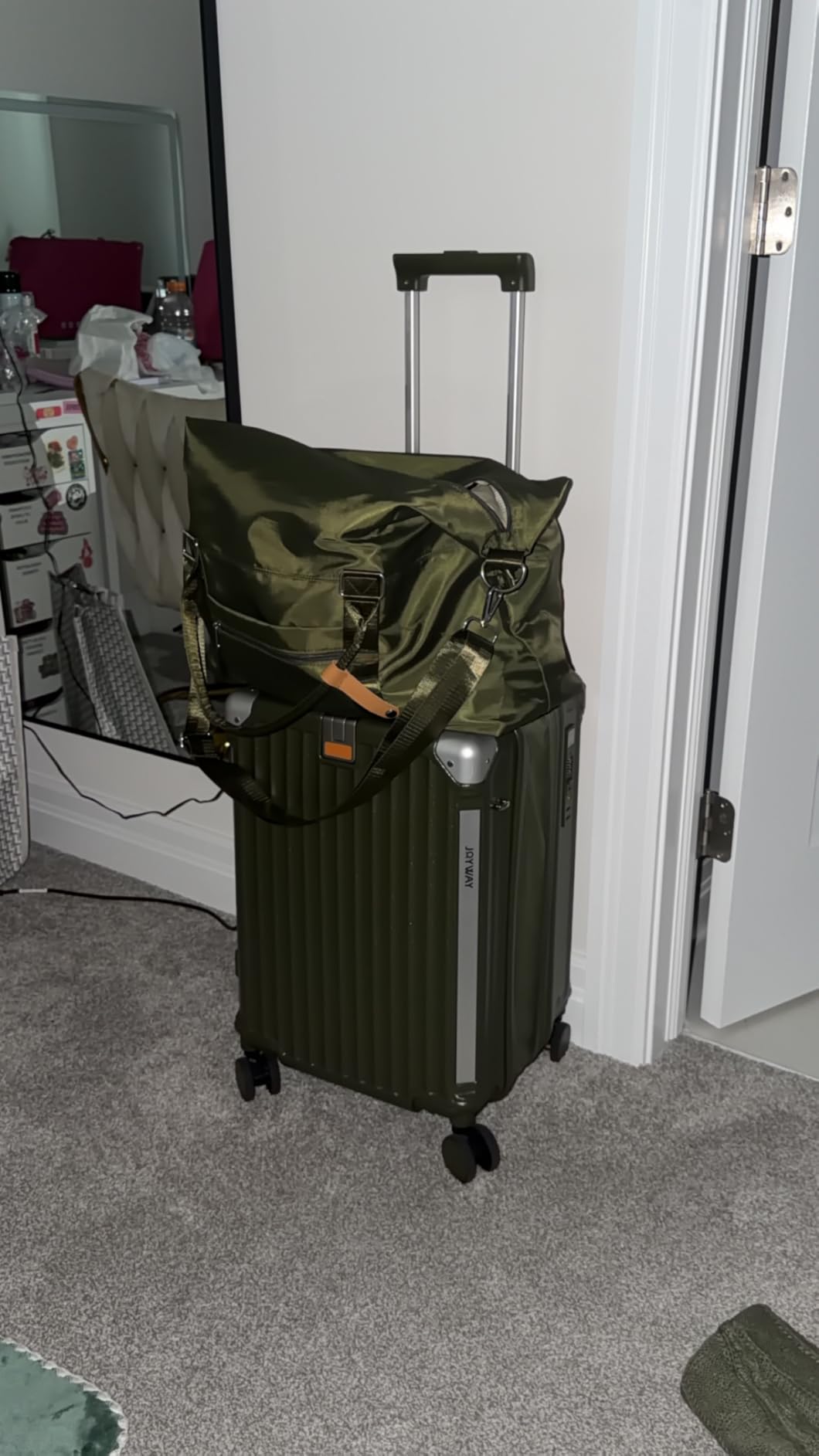 Joyway Carry On Luggage, Expandable Suitcase with Smart Cup Holder and USB Port, 20 IN Hardside Checked with TSA Lock Spinner Double Wheels, Black customer photo 2