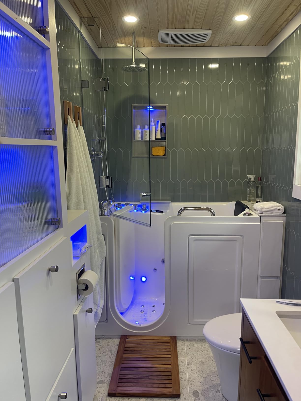 ANZZI Walk-In Tub, 30 x 53 in, Right Drain, 9 Whirlpool & 26 Air Jets, Inline Heater, Quick Fill & Fast Drain, ADA Seat, Ergonomic Headrest, Aromatherapy & Chromatherapy, 110 V, White customer photo 2