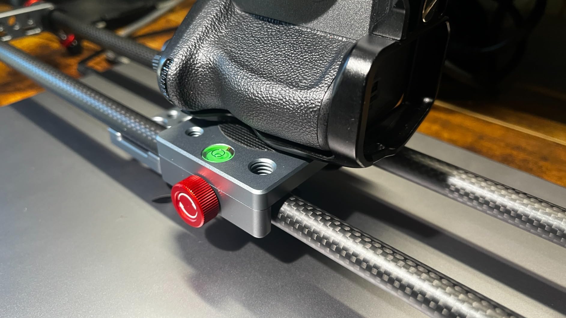 NEEWER 16in/40cm Carbon Fiber Camera Slider with 360 Degree Ball Head/Phone Clamp/Action Camera Mount, Dolly Rail Track with 4 Bearings & Adjustable Legs, CS1M customer photo 1