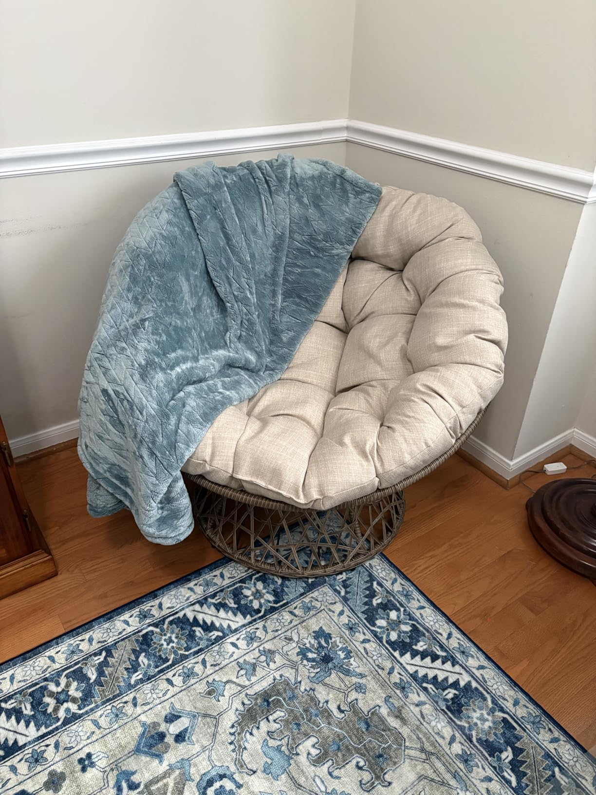 Bme Metal Oversized Swivel Papasan Chair, Living Room Chair with Beige Cushion, Brown Frame, 360 Degree Swivel, Skillfully Woven Resin Wicker, 46 Inch Wide, Bee-Designed Base, Modern Style, Indoor Use customer photo 1