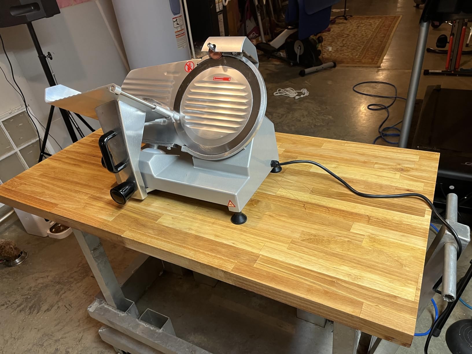 VEVOR Commercial Meat Slicer, 200W Electric Deli Food Slicer, 0-12mm Adjustable Thickness Electric Meat Slicer, 350-400RPM Slicer with 8.7'' Chromium-plated Steel Blade for Home & Commercial Use customer photo 1