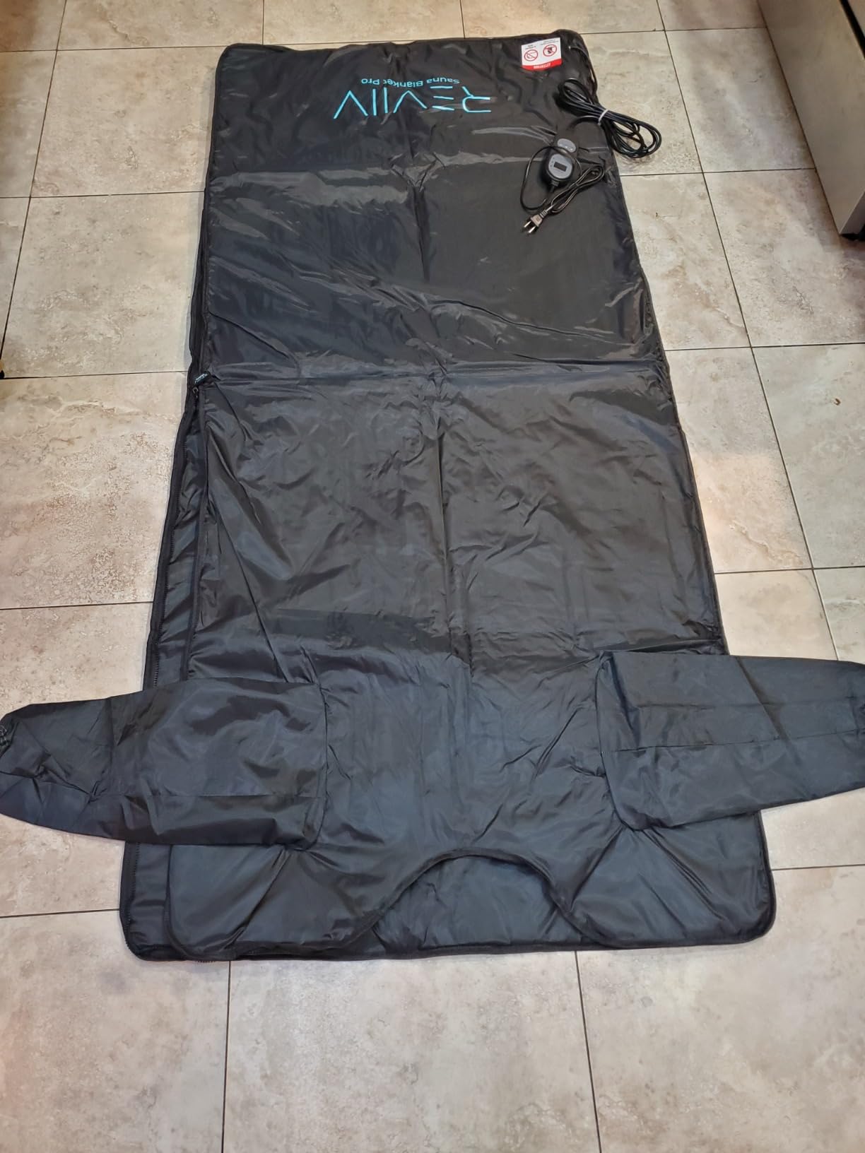 Portable Sauna Blanket with Arm Sleeves - v2.0 Improved Features! 6 ft x 3 ft Far Infrared Sauna Blanket for Detoxification with 10x Bonus Thermal Blankets - Saunas for Home, 113-176F customer photo 2