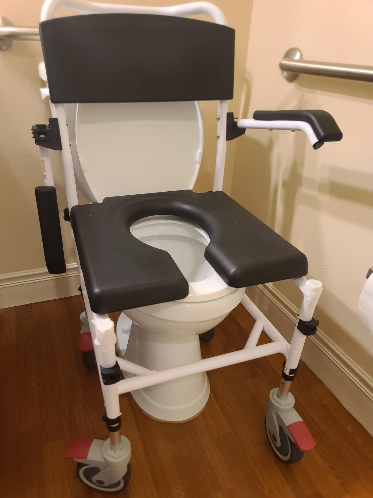 VEVOR Shower Commode Wheelchair with 4 Lockable Wheels, Footrests, Flip-up Arms, 3-Level Adjustable Height, 5L Removable Bucket, 350 LBS Capacity, Commode Chair for Adults Seniors customer photo 1