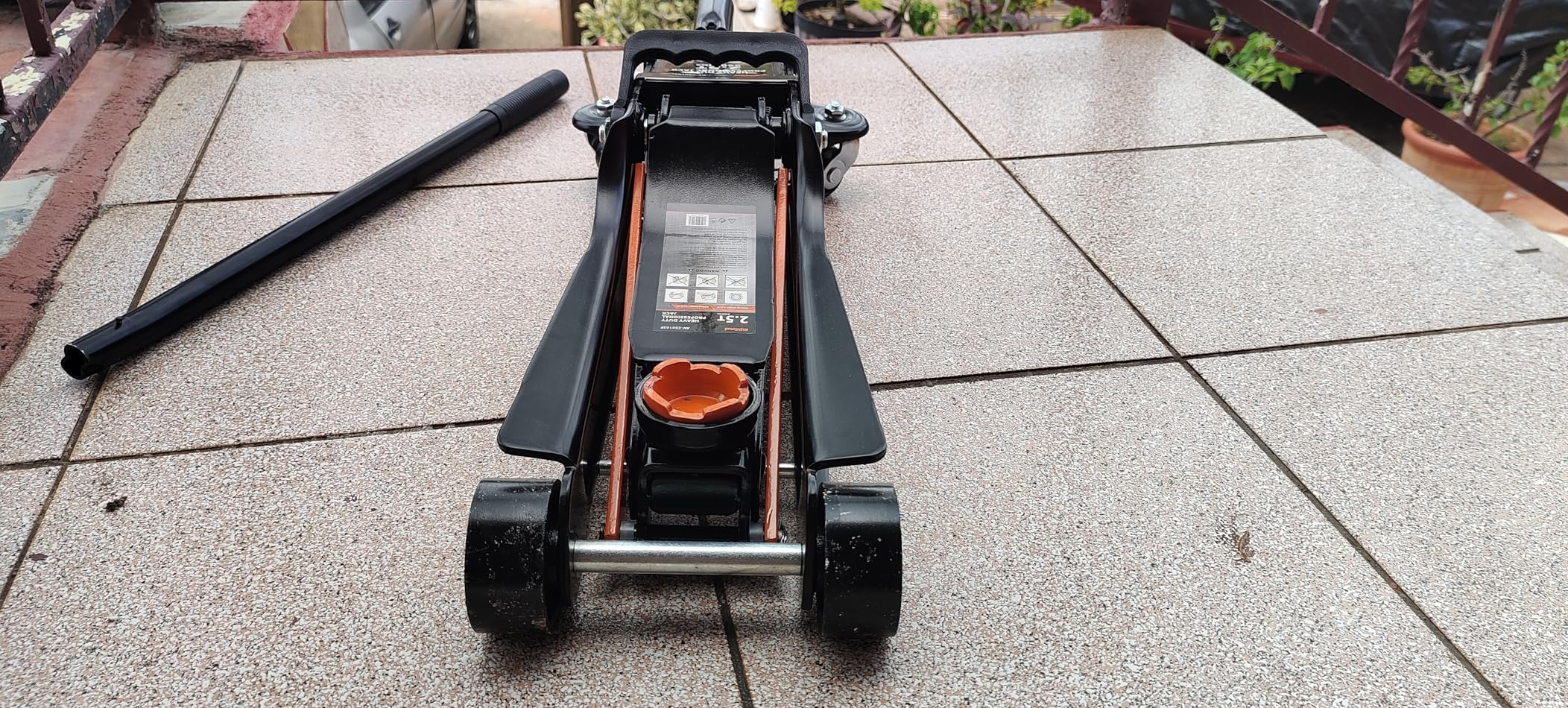AV Steel Floor Jack 2.5 Ton (5500 lbs), Low Profile Floor Jack with Single Piston Pump, Heavy Duty Steel Hydraulic Jack for Car, Jack for Car with Lifting Range 3.4'' to 14.6'' customer photo 1