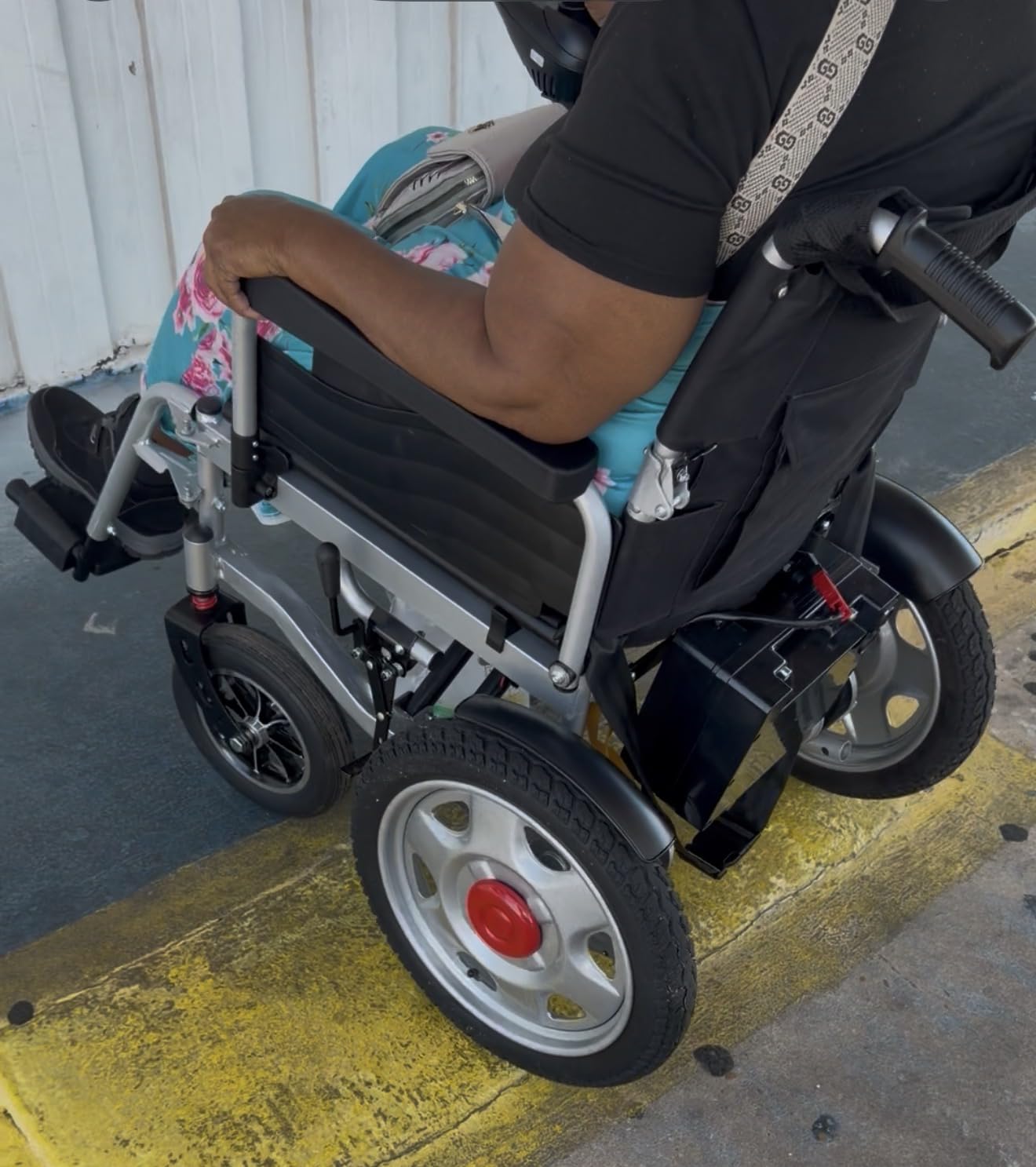 Electric Wheelchairs for Adults, 25+ Miles Long Travel Range, Foldable Motorized Wheelchair, Portable All-TerrainMotorized Wheelchair for The Elderly customer photo 1