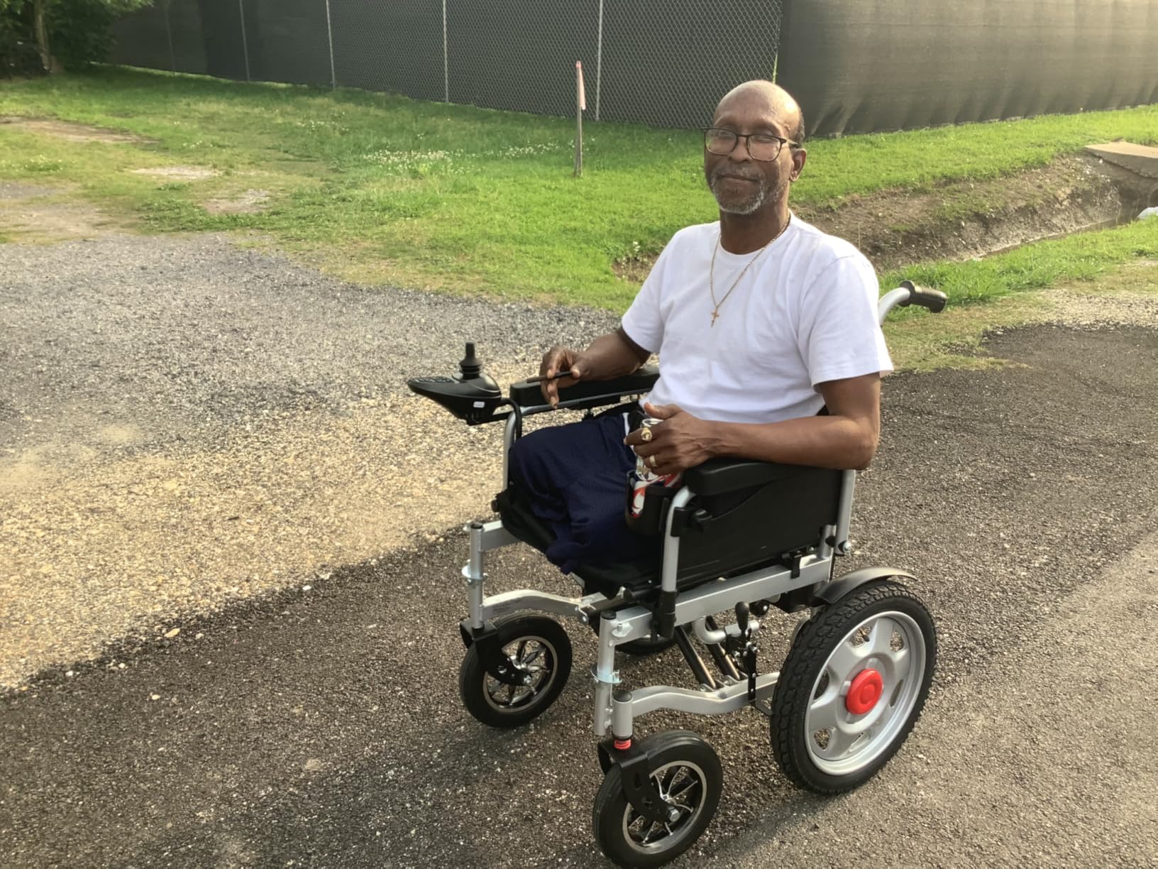 Electric Wheelchairs for Adults, 25+ Miles Long Travel Range, Foldable Motorized Wheelchair, Portable All-TerrainMotorized Wheelchair for The Elderly customer photo 2