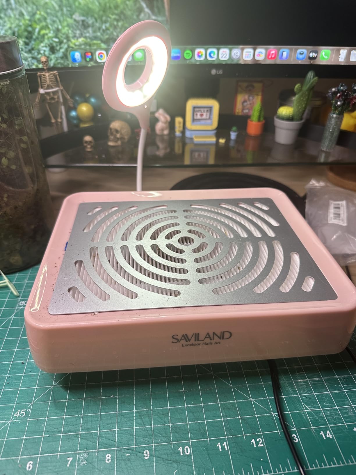 SAVILAND Nail Dust Collector with Lamp - Powerful Nail Vacuum Fan 40W Dust Collector Extractor Electric Dust Suction Machine with Reusable Filter for Acrylic Gel Nails Polishing, Low Noise, Pink customer photo 2