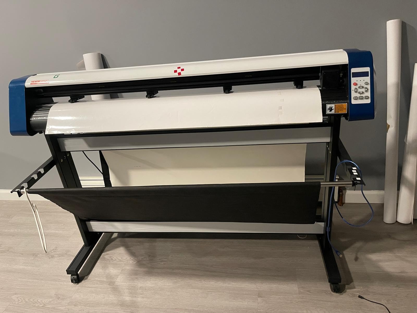 VEVOR 28-inch Cutting Machine for Vinyl, Features LCD Screen, Dual Adjustable Spring Rollers for Sign Crafting, Includes Signmaster for Creative Design & Cutting customer photo 1