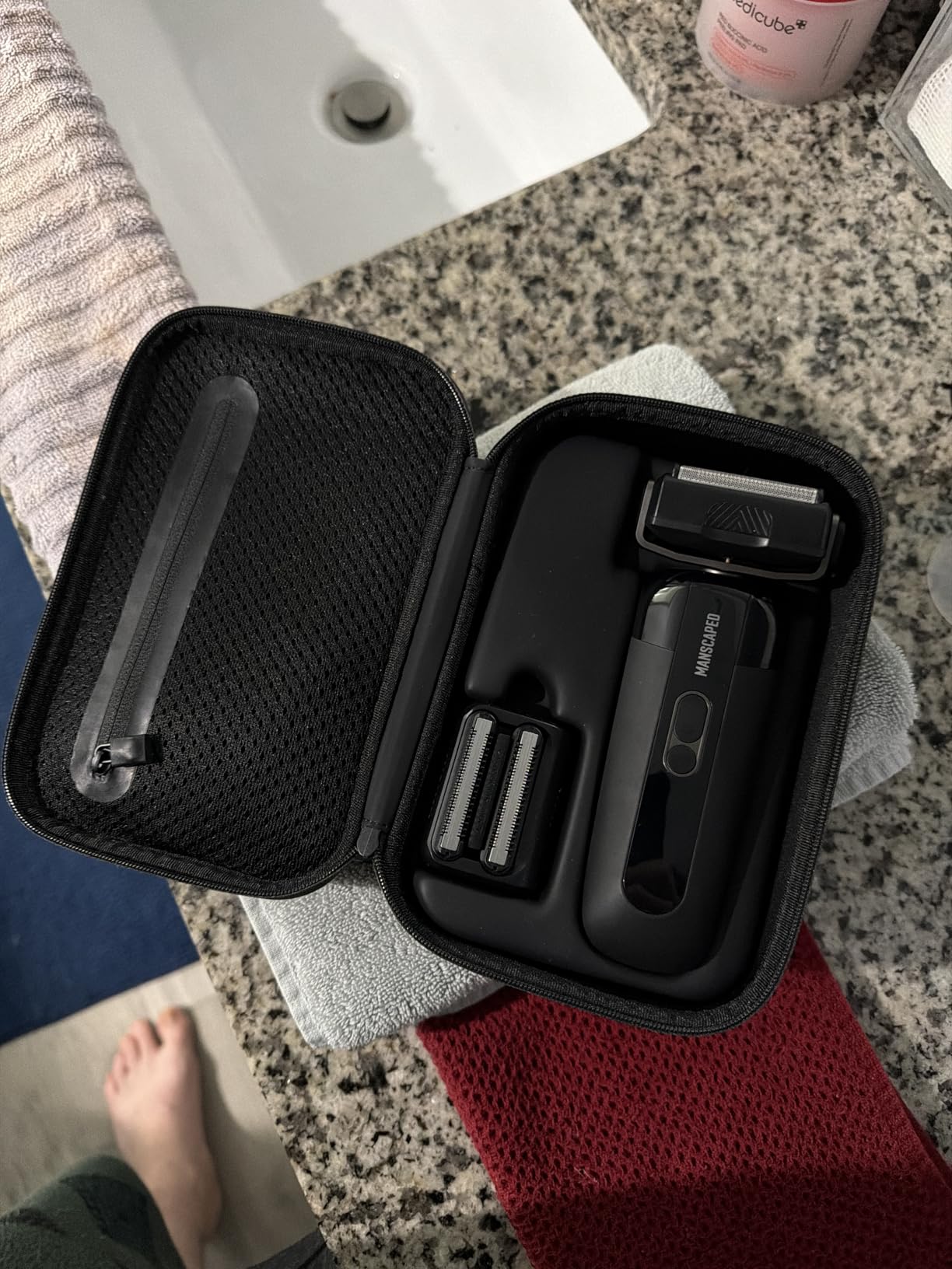MANSCAPED The Chairman PRO Men's Electric Foil Face Shaver - Two Interchangeable Blade Heads, SkinSafe Four-Blade Foil & Stubble Trimmer, USB-C Wireless Compatible Charging, Gentle on Neck customer photo 2
